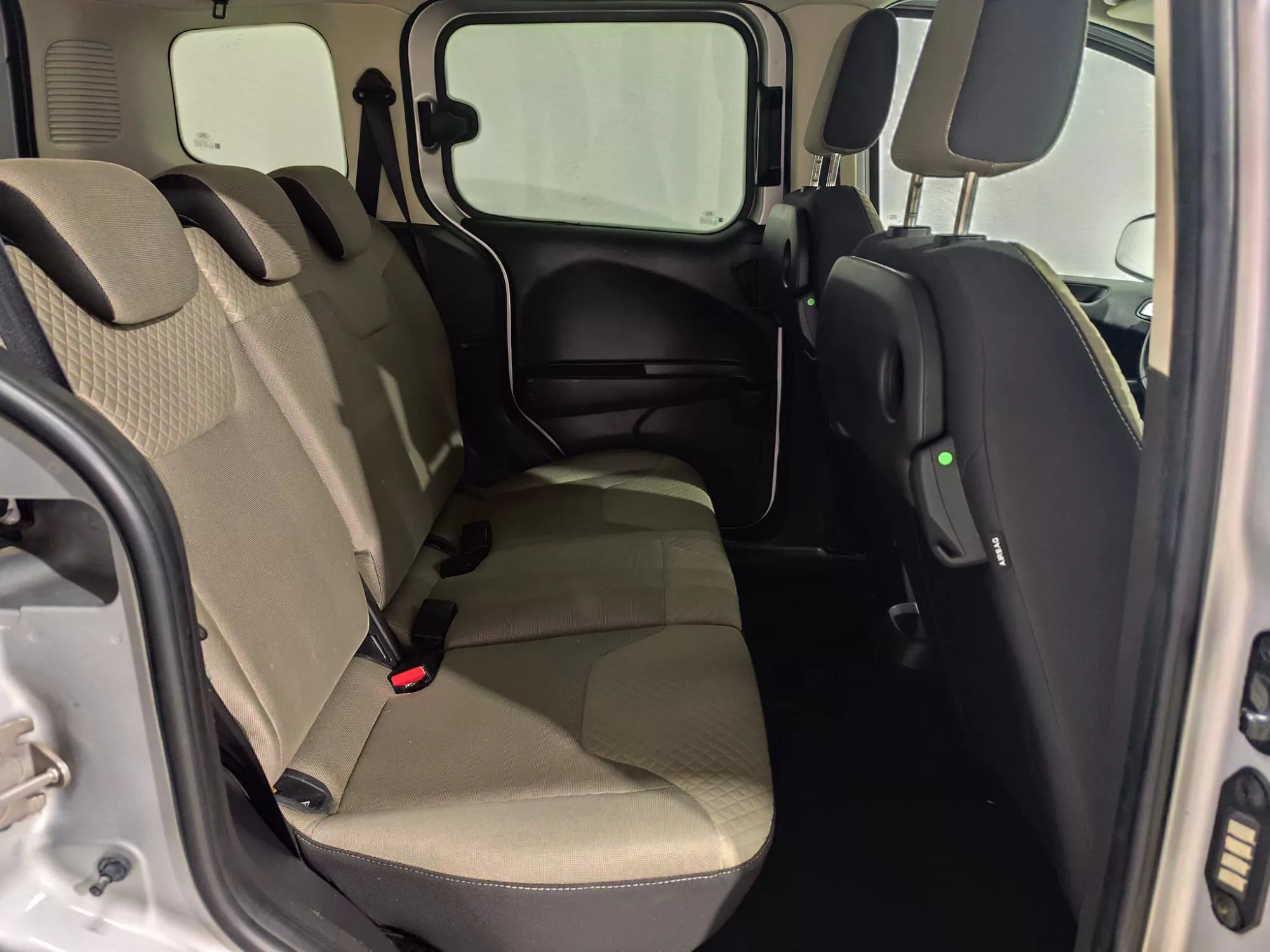 FORD Tourneo Courrier Gasolina 2017 segunda-mano Jaén