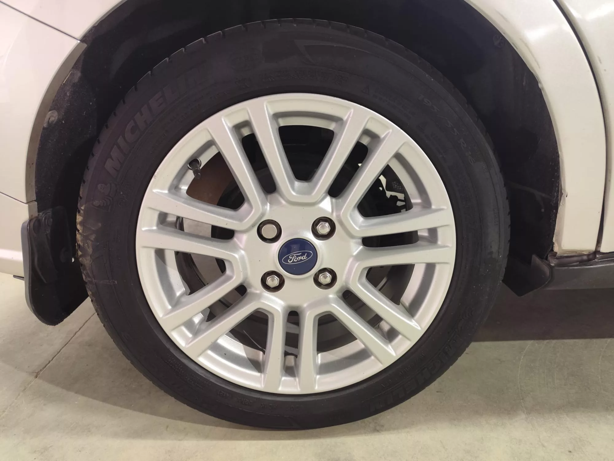 FORD Tourneo Courrier Gasolina 2017 segunda-mano Jaén