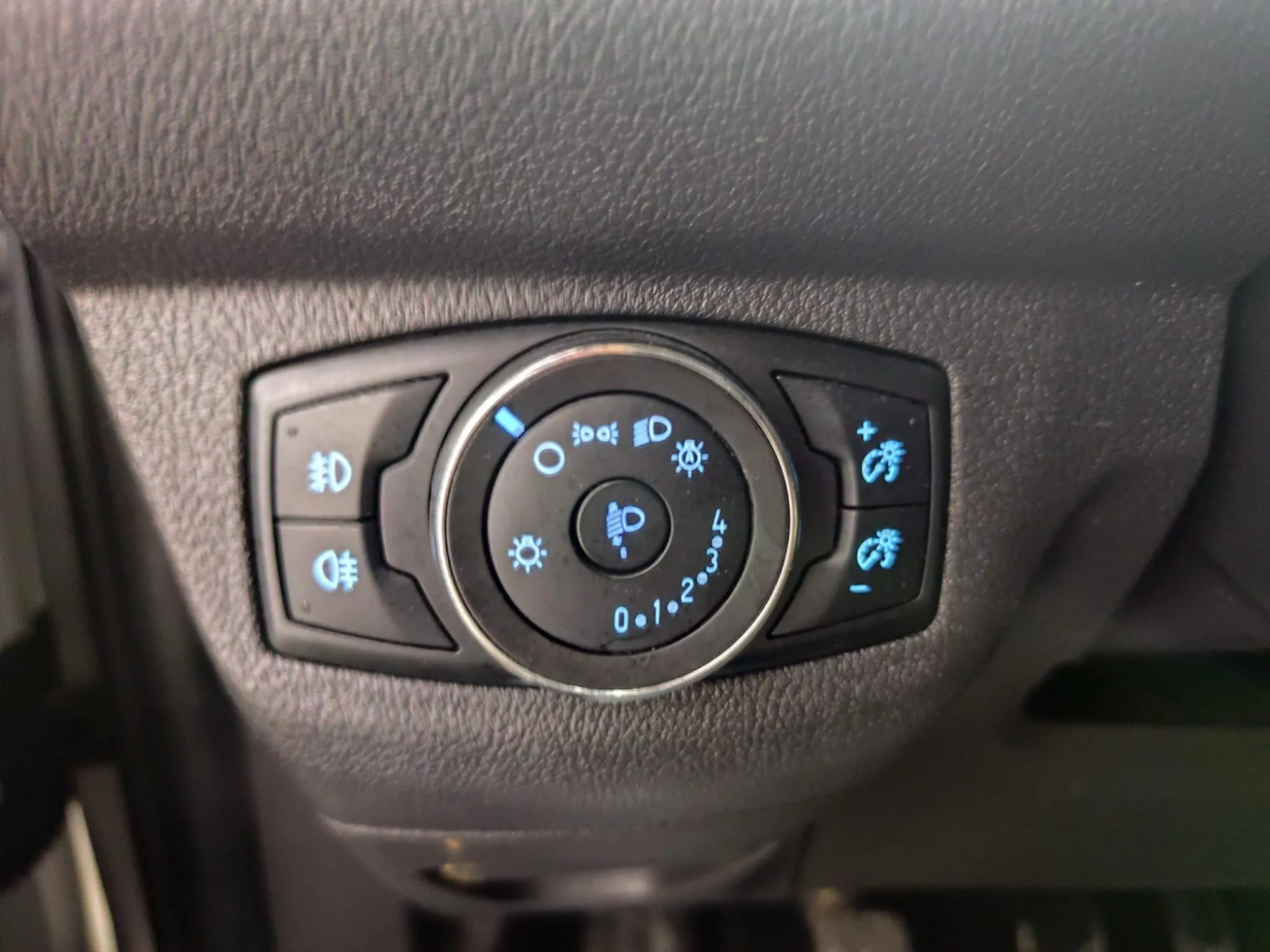 FORD Tourneo Courrier Gasolina 2017 segunda-mano Jaén