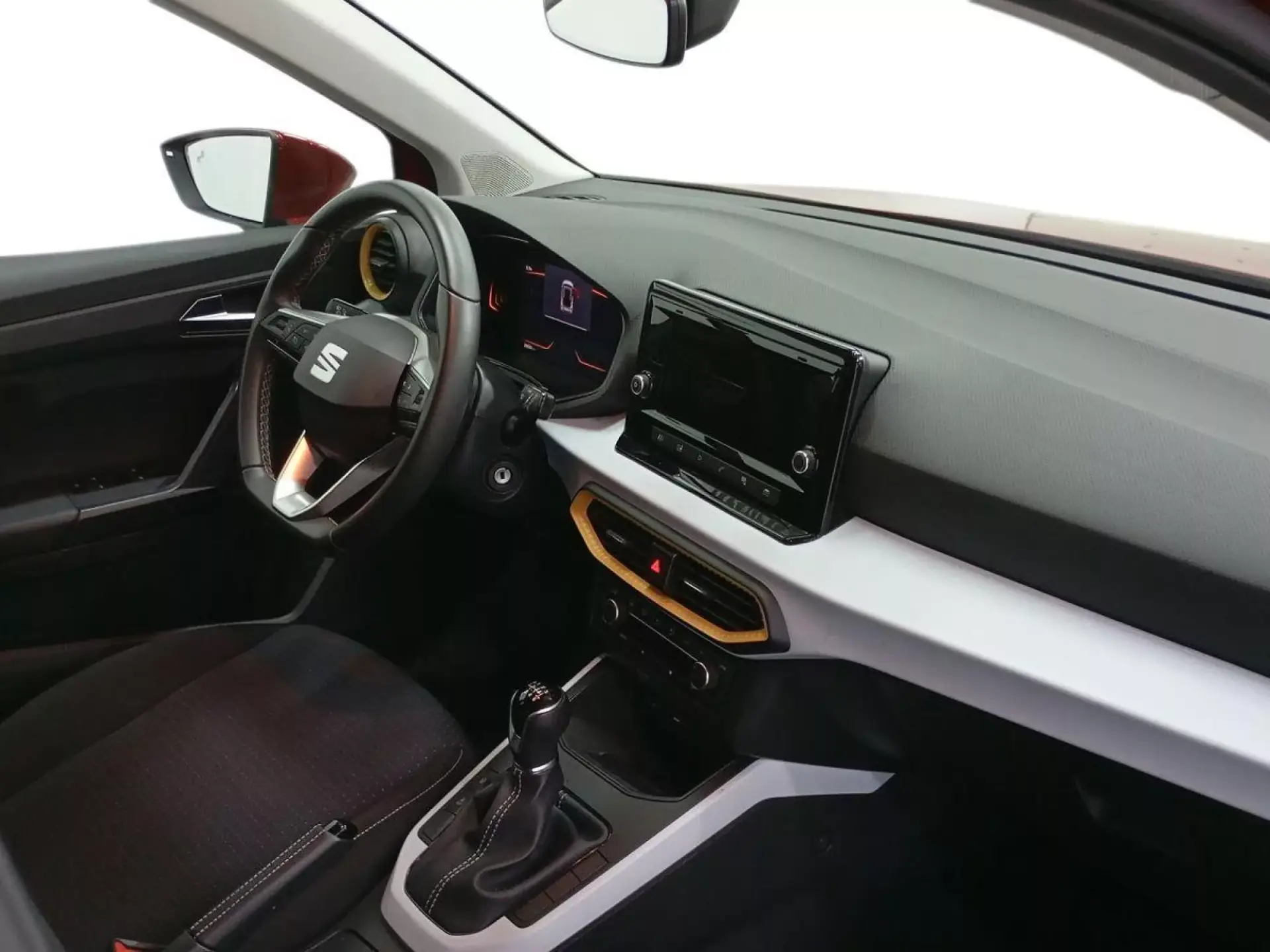 SEAT ARONA Gasolina 2025 segunda-mano Jaén