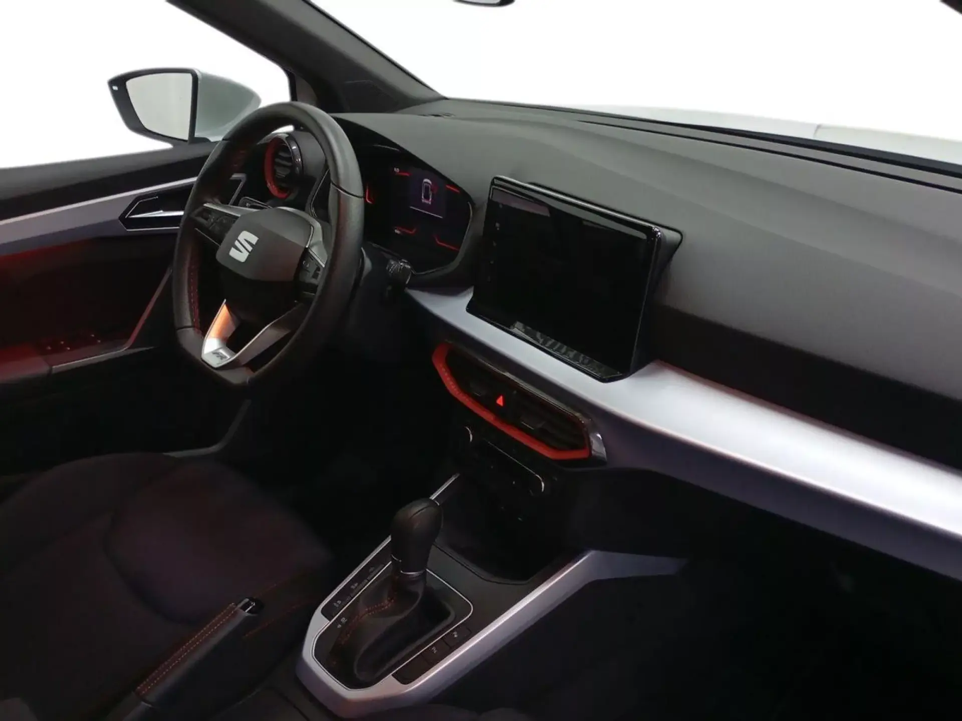 SEAT ARONA Gasolina 2025 segunda-mano Jaén