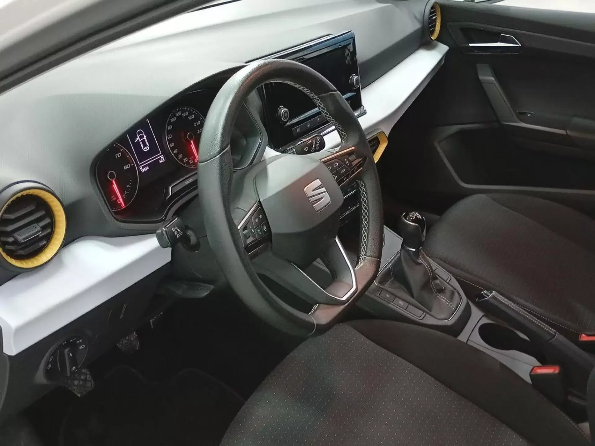 SEAT IBIZA Gasolina 2022 segunda-mano Jaén
