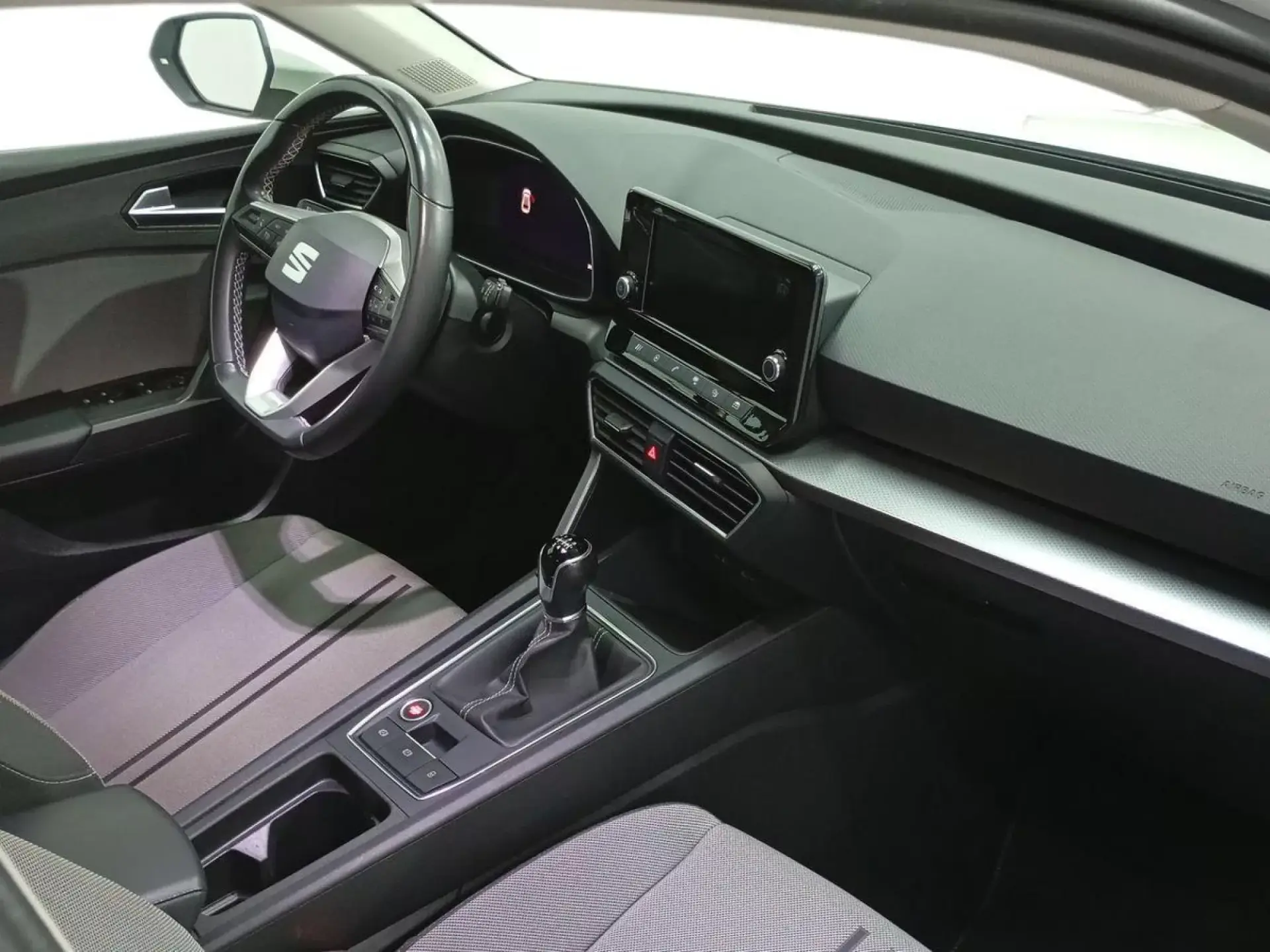 SEAT LEON Gasolina 2022 segunda-mano Jaén