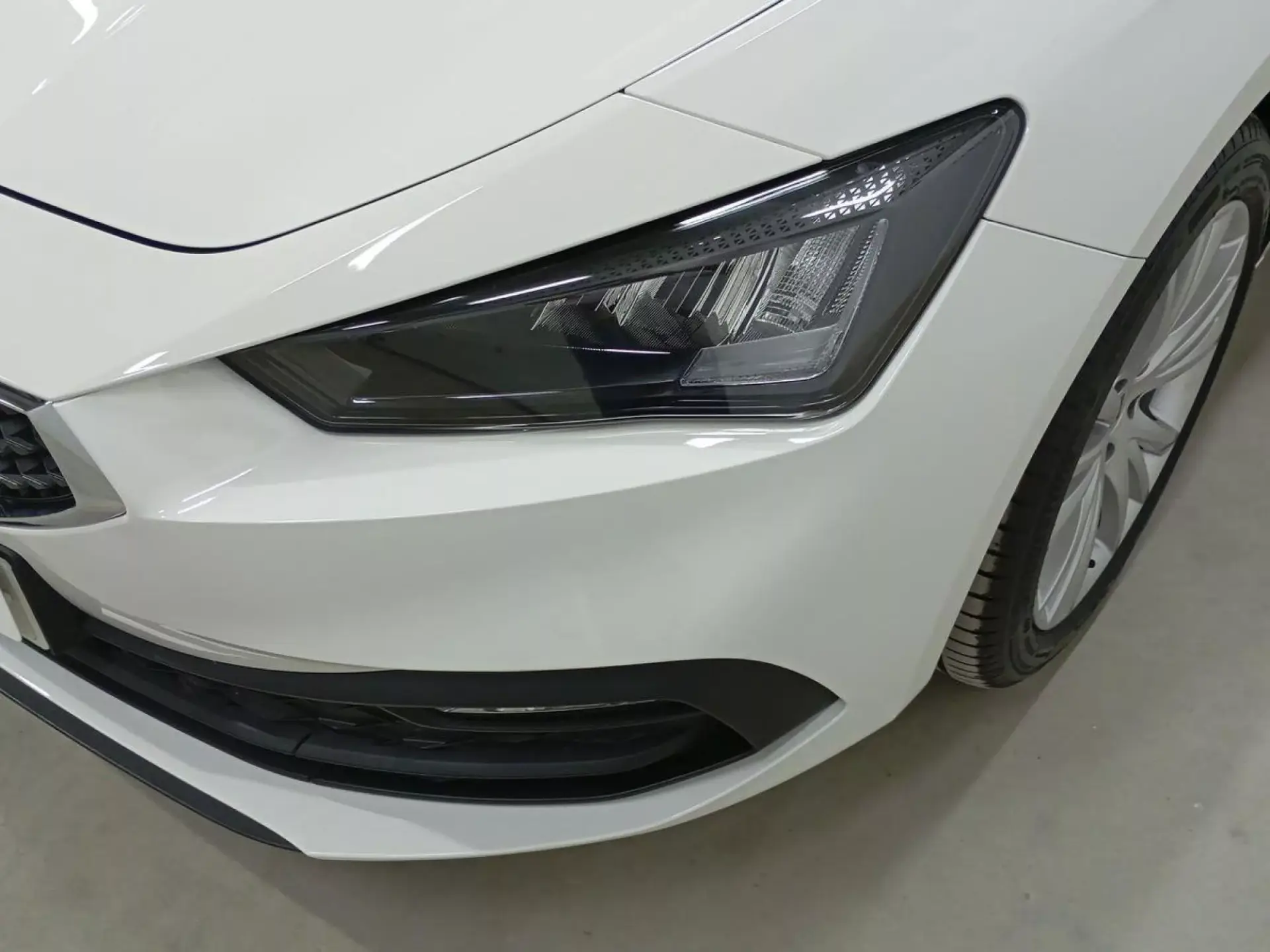 SEAT LEON Gasolina 2022 segunda-mano Jaén