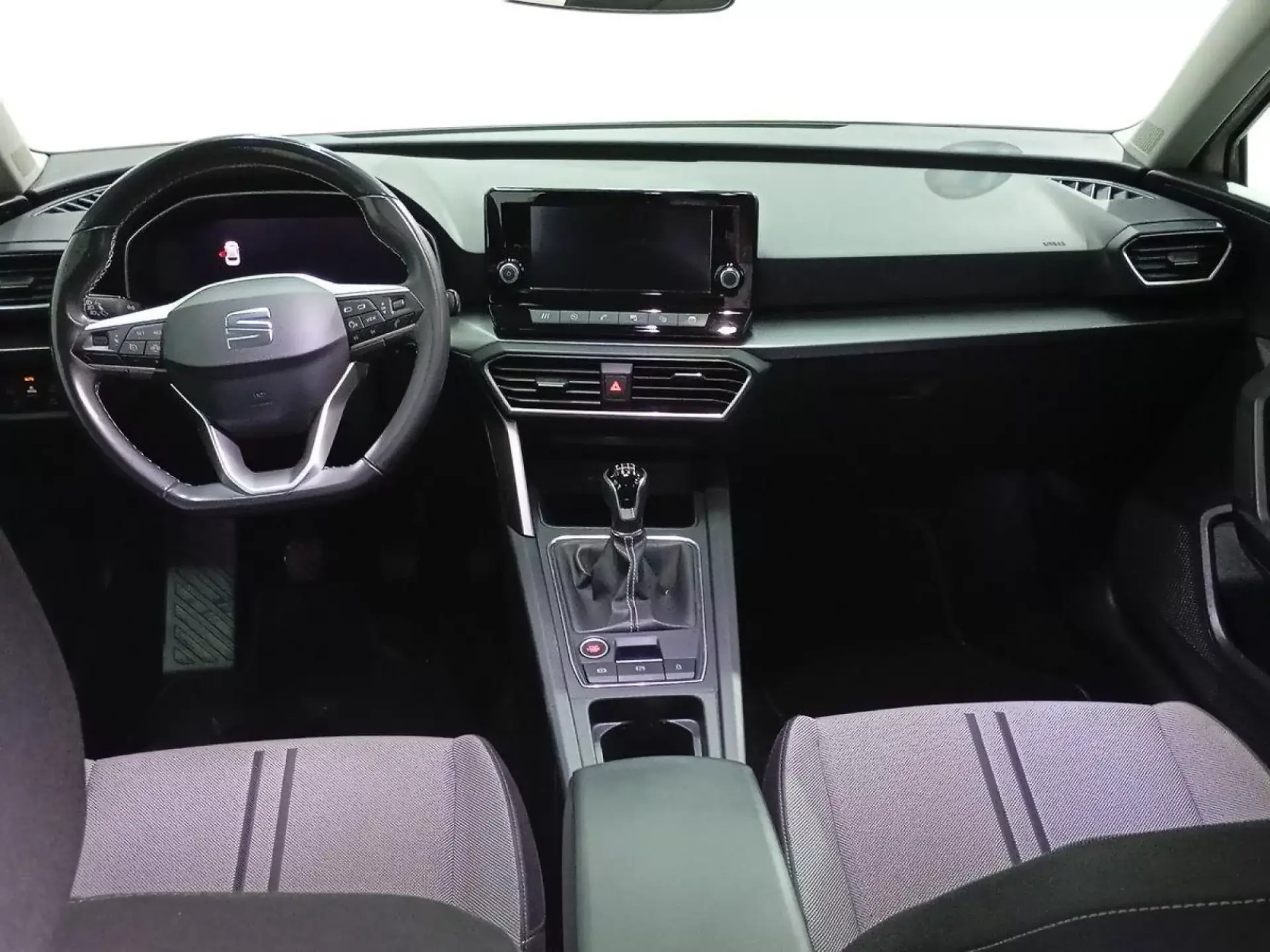 SEAT LEON Gasolina 2022 segunda-mano Jaén