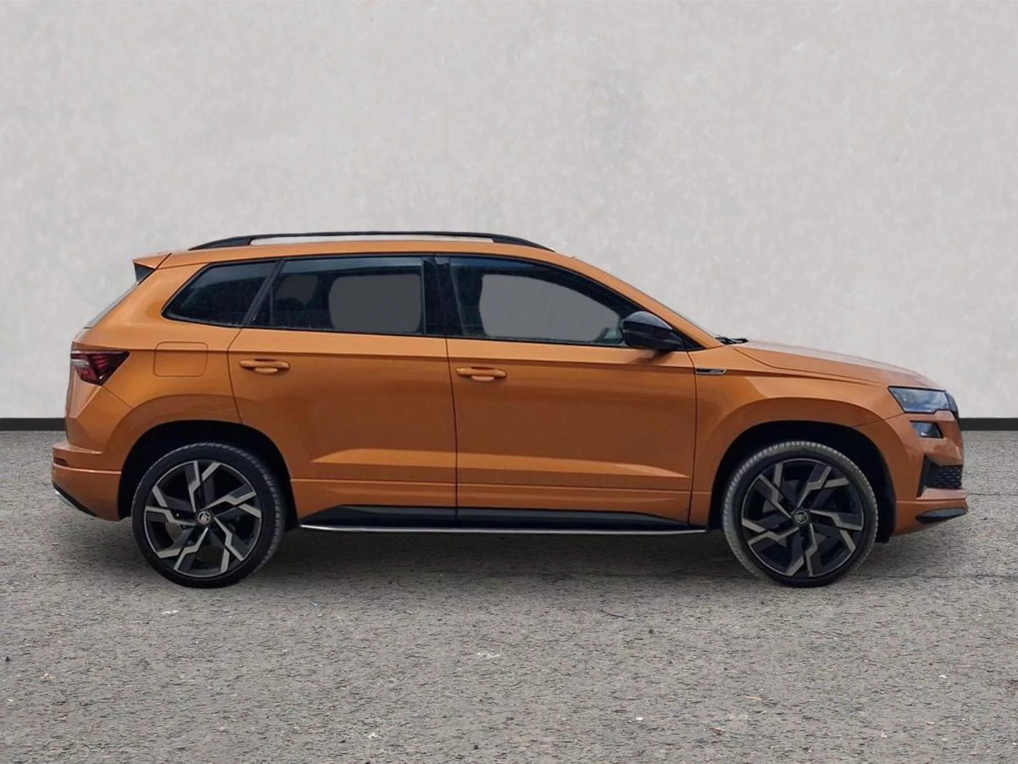 SKODA KAROQ Gasolina 2023 segunda-mano Jaén