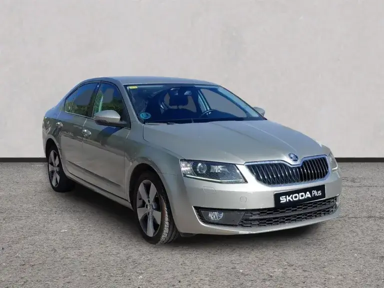 SKODA OCTAVIA Gasolina 2014 segunda-mano Jaén