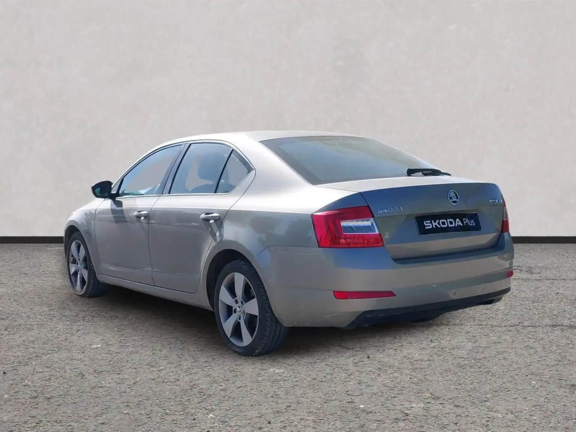 SKODA OCTAVIA Gasolina 2014 segunda-mano Jaén