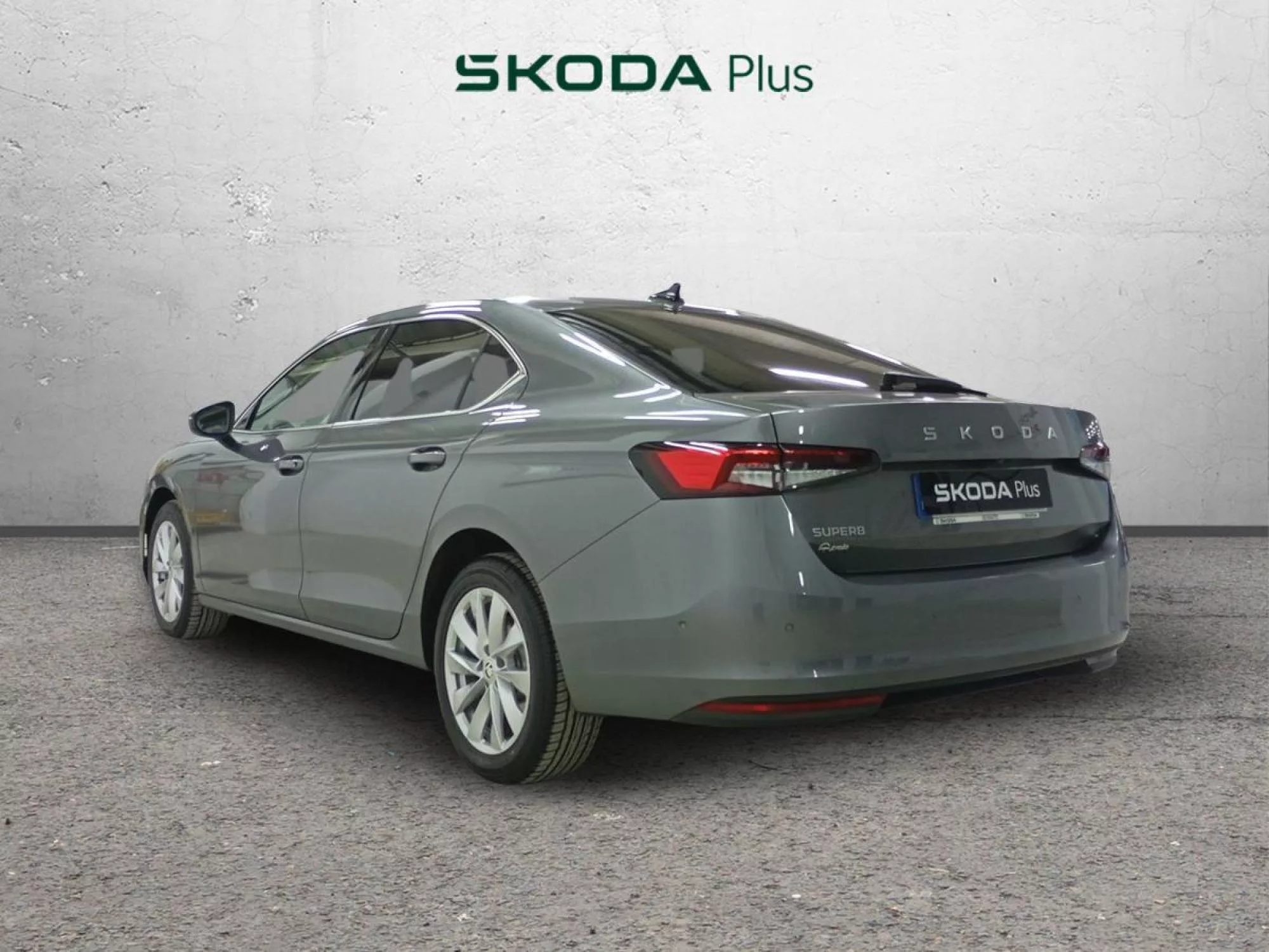 SKODA SUPERB Diesel 2025 segunda-mano Jaén