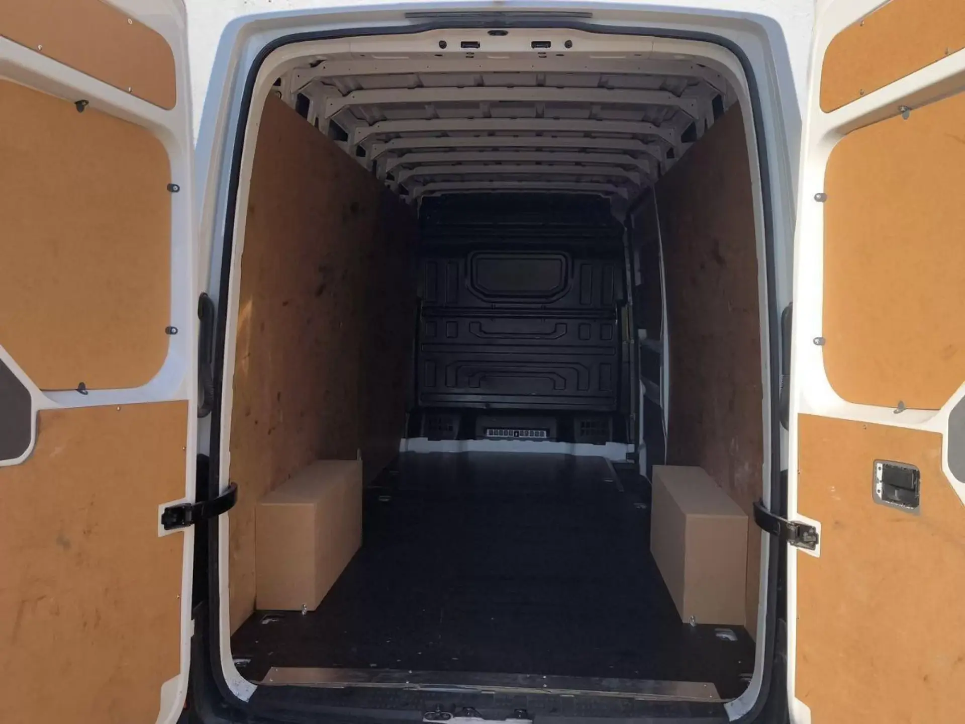 VOLKSWAGEN CRAFTER FURGON Diesel 2025 segunda-mano Jaén