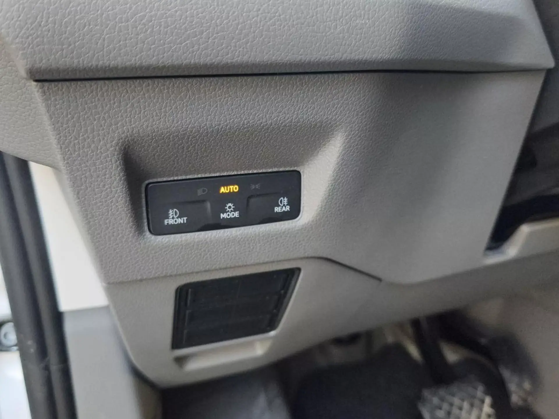VOLKSWAGEN CRAFTER FURGON Diesel 2025 segunda-mano Jaén