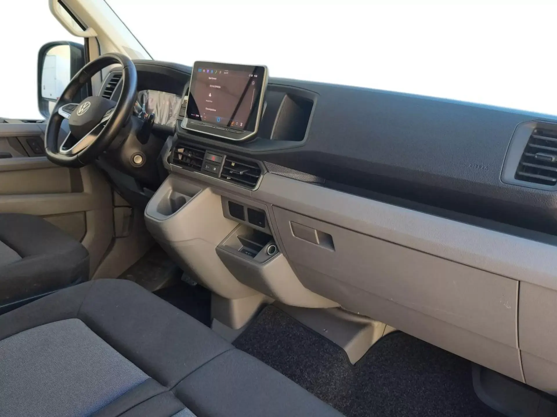 VOLKSWAGEN CRAFTER FURGON Diesel 2025 segunda-mano Jaén