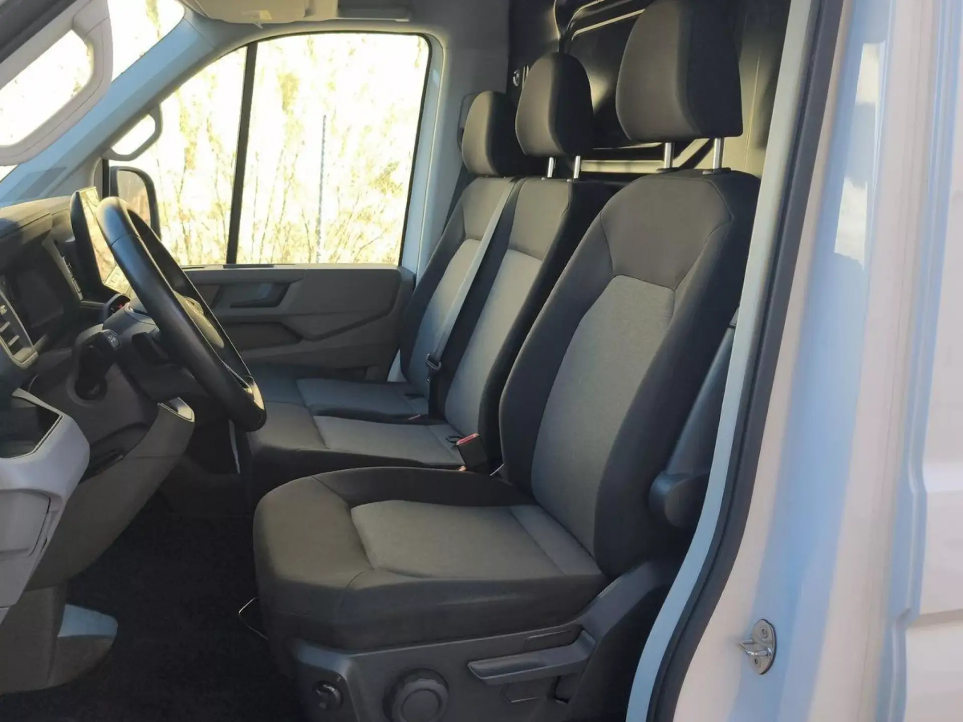 VOLKSWAGEN CRAFTER FURGON Diesel 2025 segunda-mano Jaén