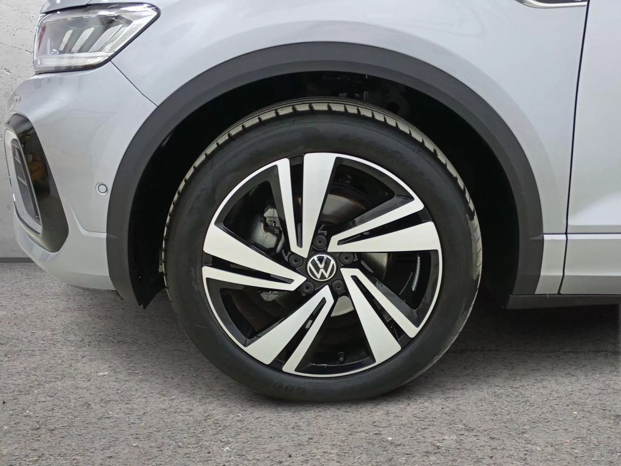 VOLKSWAGEN T-ROC Gasolina 2025 segunda-mano Jaén