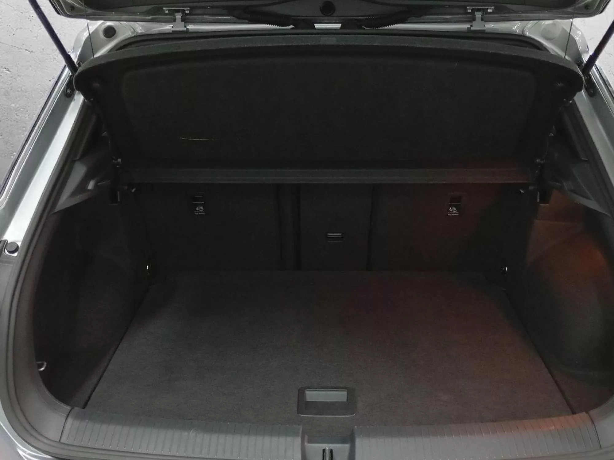 VOLKSWAGEN T-ROC Gasolina 2025 segunda-mano Jaén