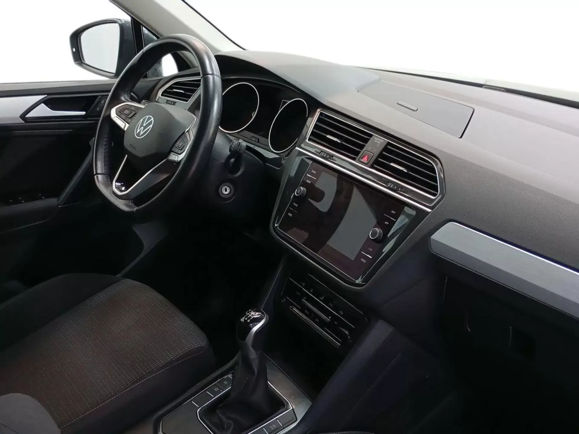 VOLKSWAGEN TIGUAN Gasolina 2022 segunda-mano Jaén