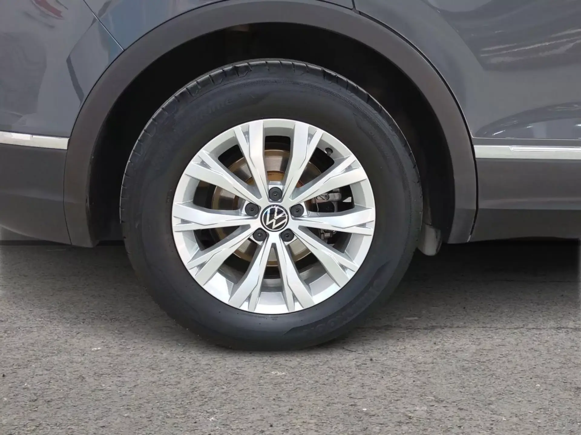 VOLKSWAGEN TIGUAN Gasolina 2022 segunda-mano Jaén