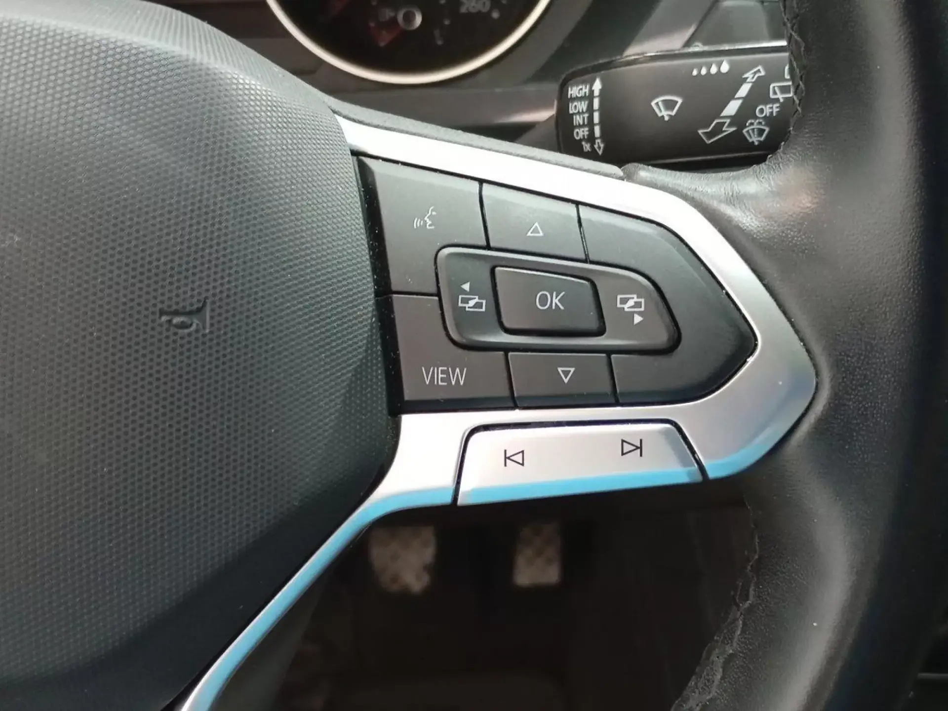 VOLKSWAGEN TIGUAN Gasolina 2022 segunda-mano Jaén