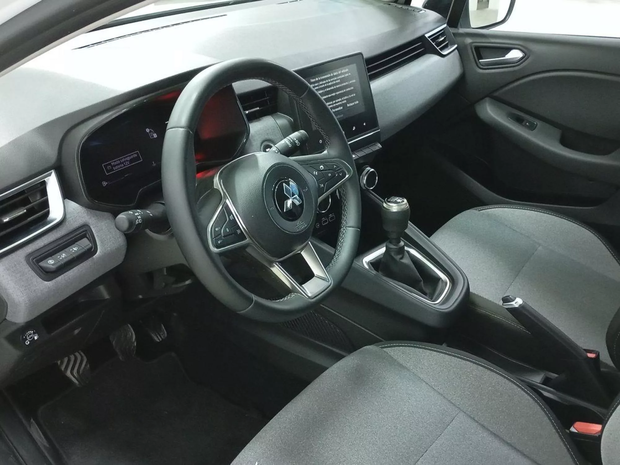 MITSUBISHI COLT Gasolina 2025 segunda-mano Jaén