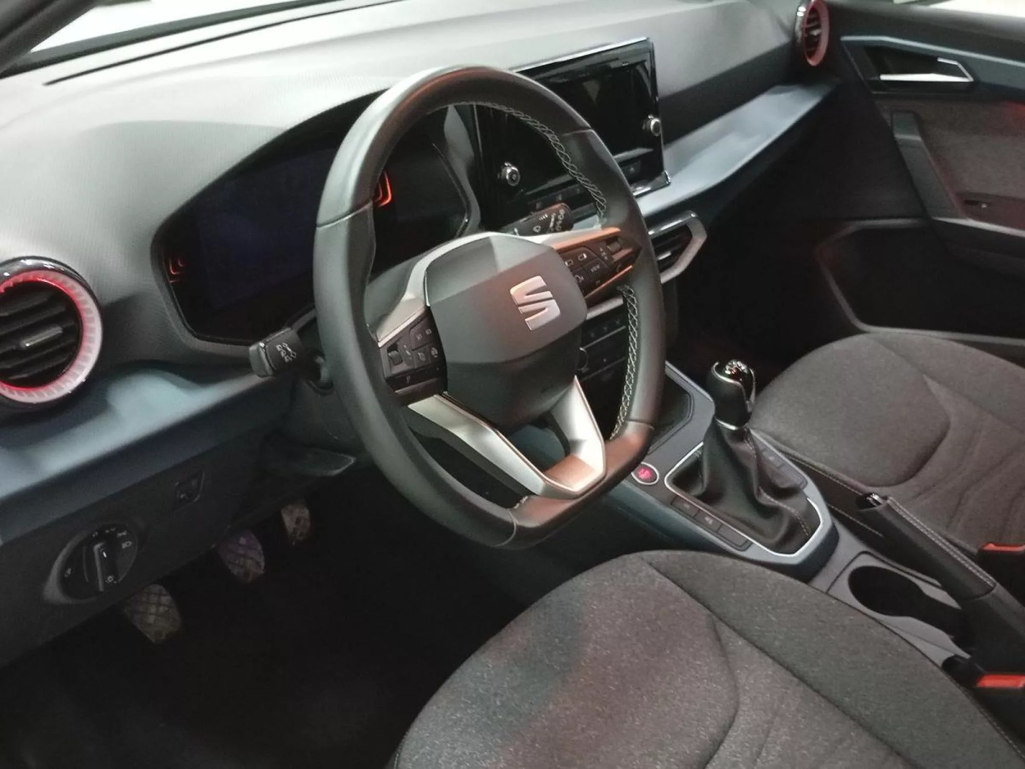 SEAT ARONA Gasolina 2025 segunda-mano Jaén