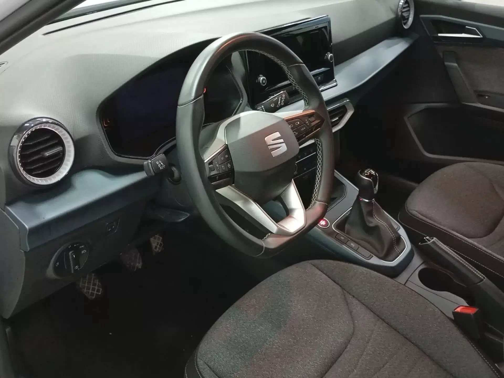 SEAT ARONA Gasolina 2025 segunda-mano Jaén