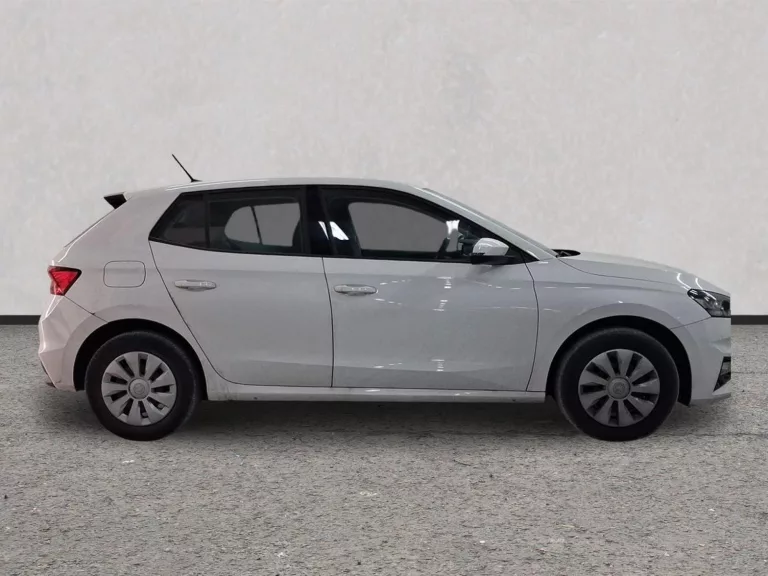 SKODA FABIA Gasolina 2024 segunda-mano Jaén