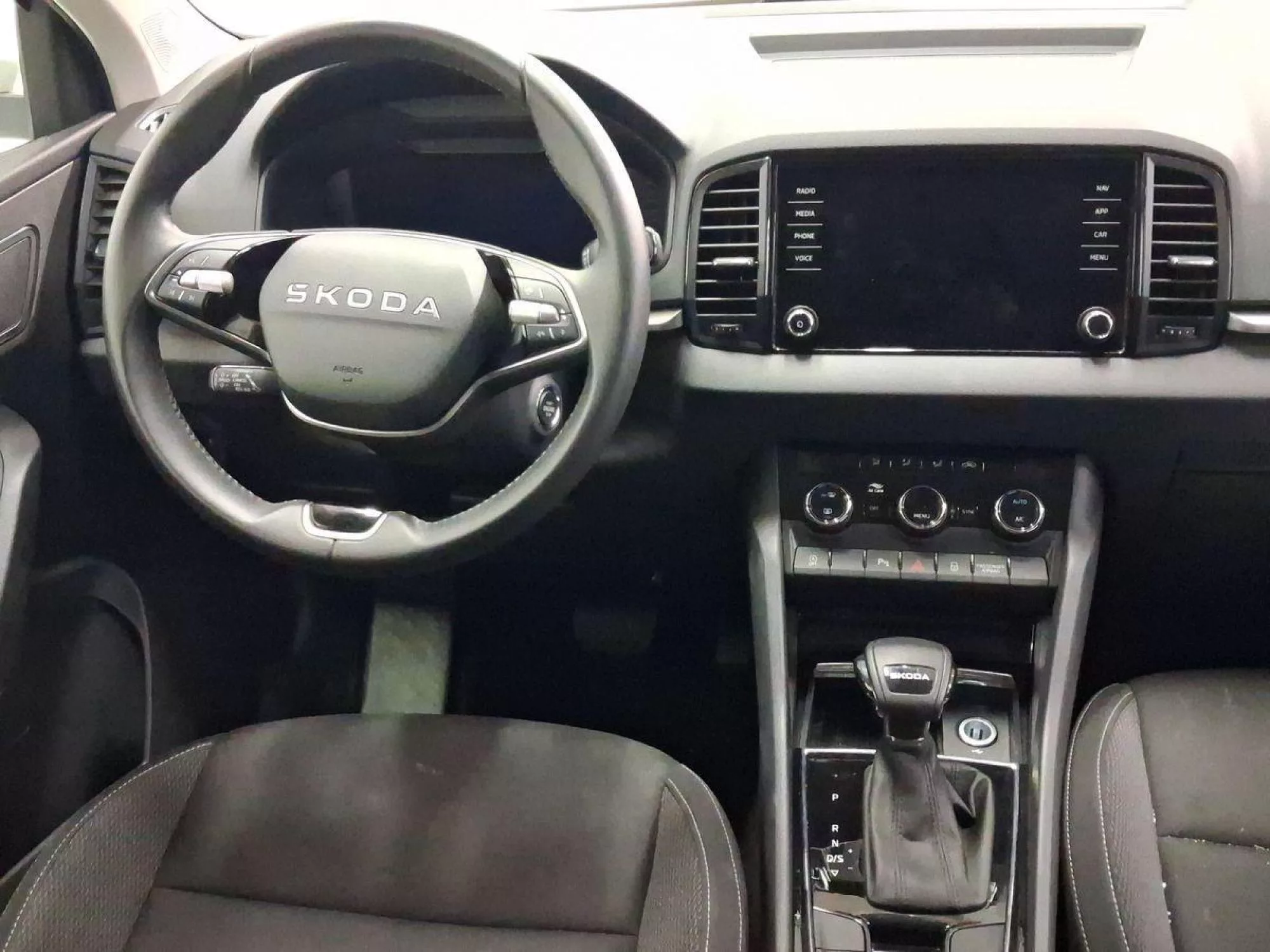 SKODA KAROQ Gasolina 2025 segunda-mano Jaén