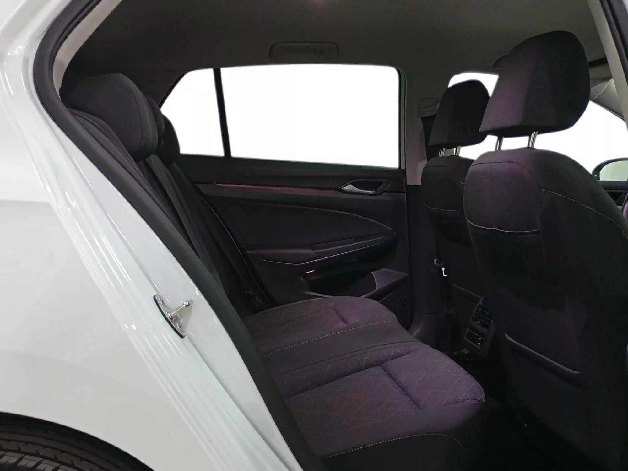 VOLKSWAGEN GOLF Hibrido 2023 segunda-mano Jaén