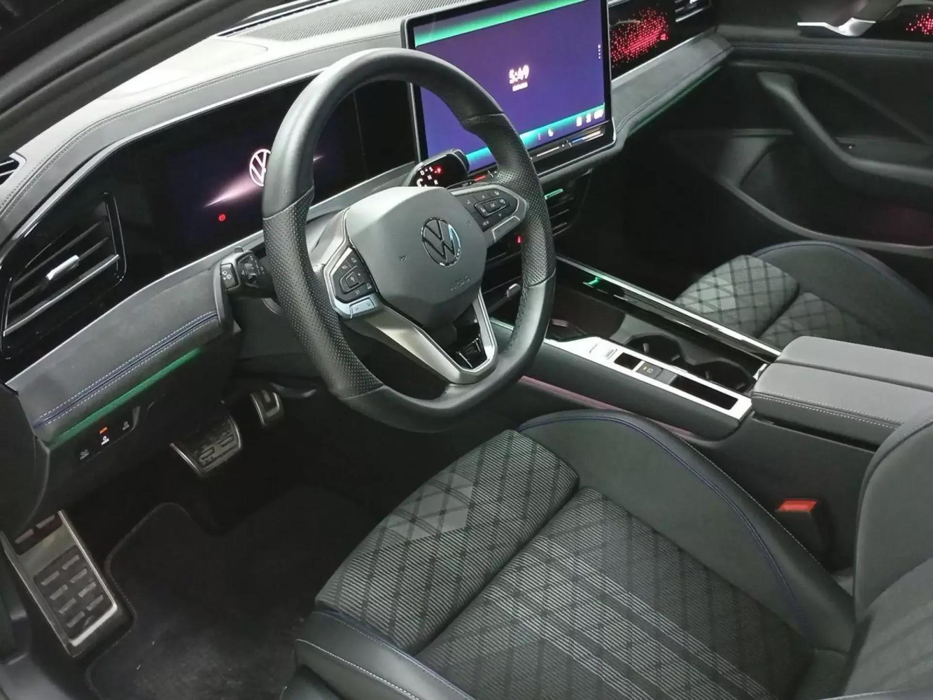 VOLKSWAGEN PASSAT Diesel 2025 segunda-mano Jaén