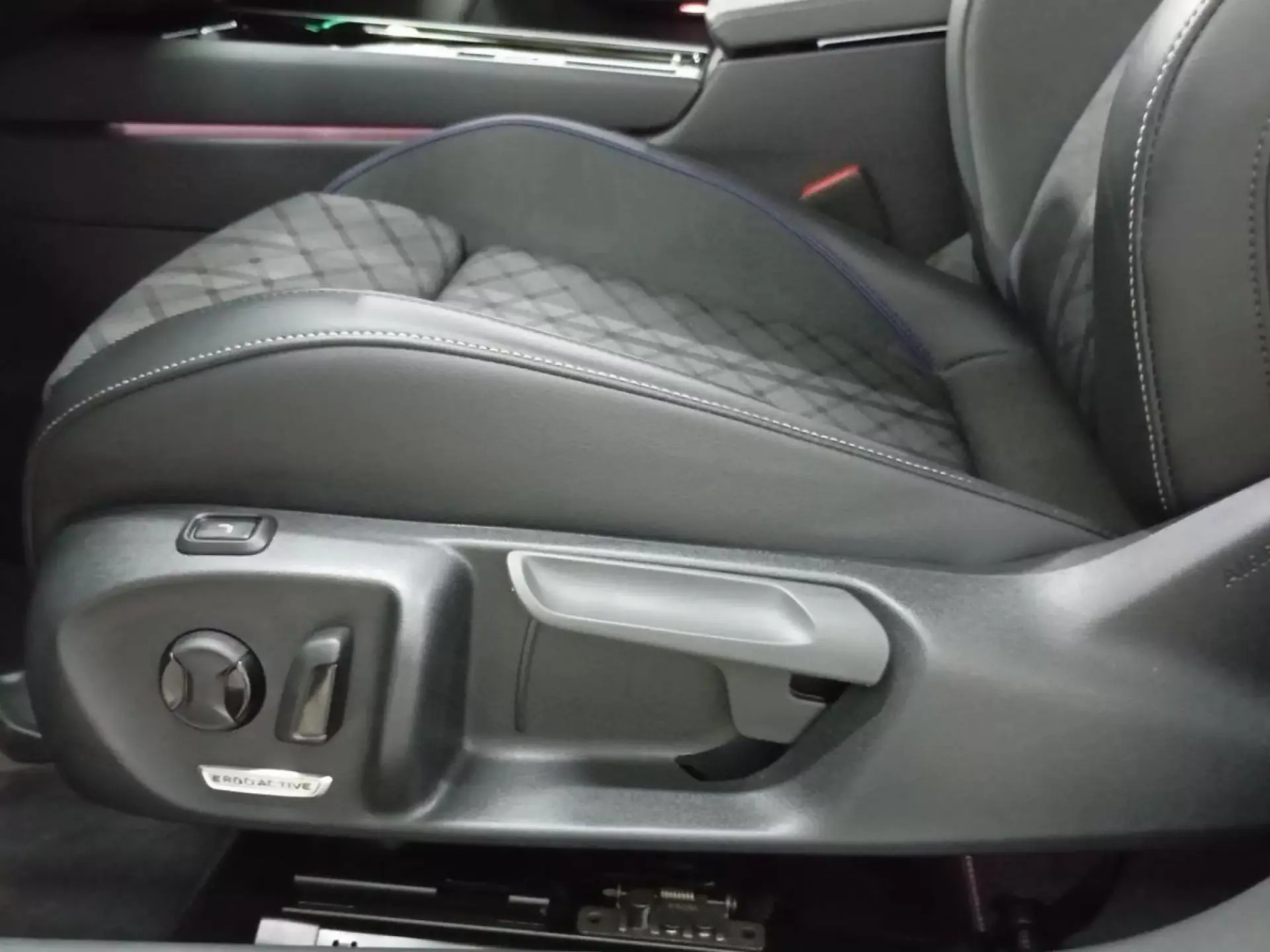 VOLKSWAGEN PASSAT Diesel 2025 segunda-mano Jaén