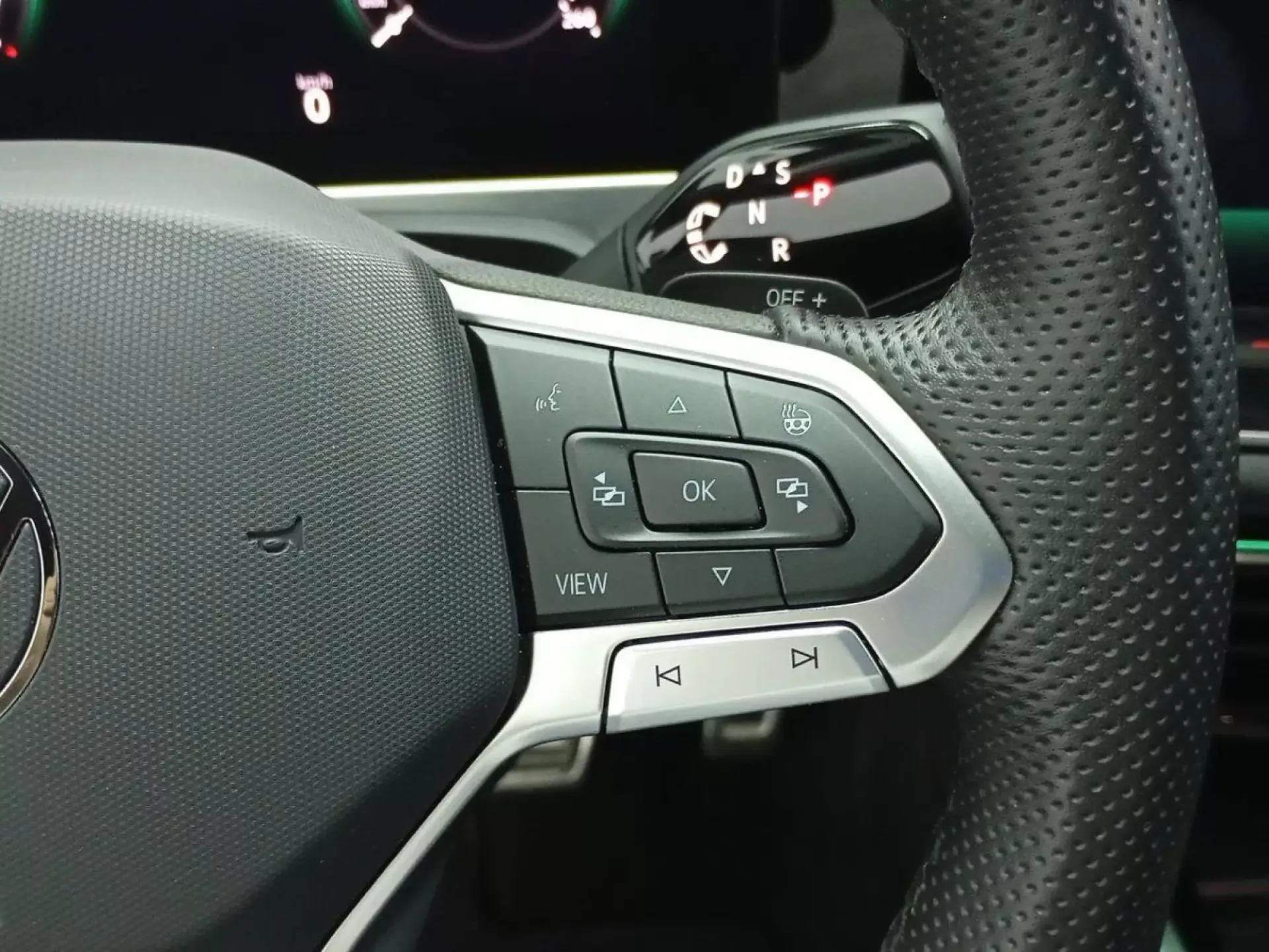 VOLKSWAGEN PASSAT Diesel 2025 segunda-mano Jaén