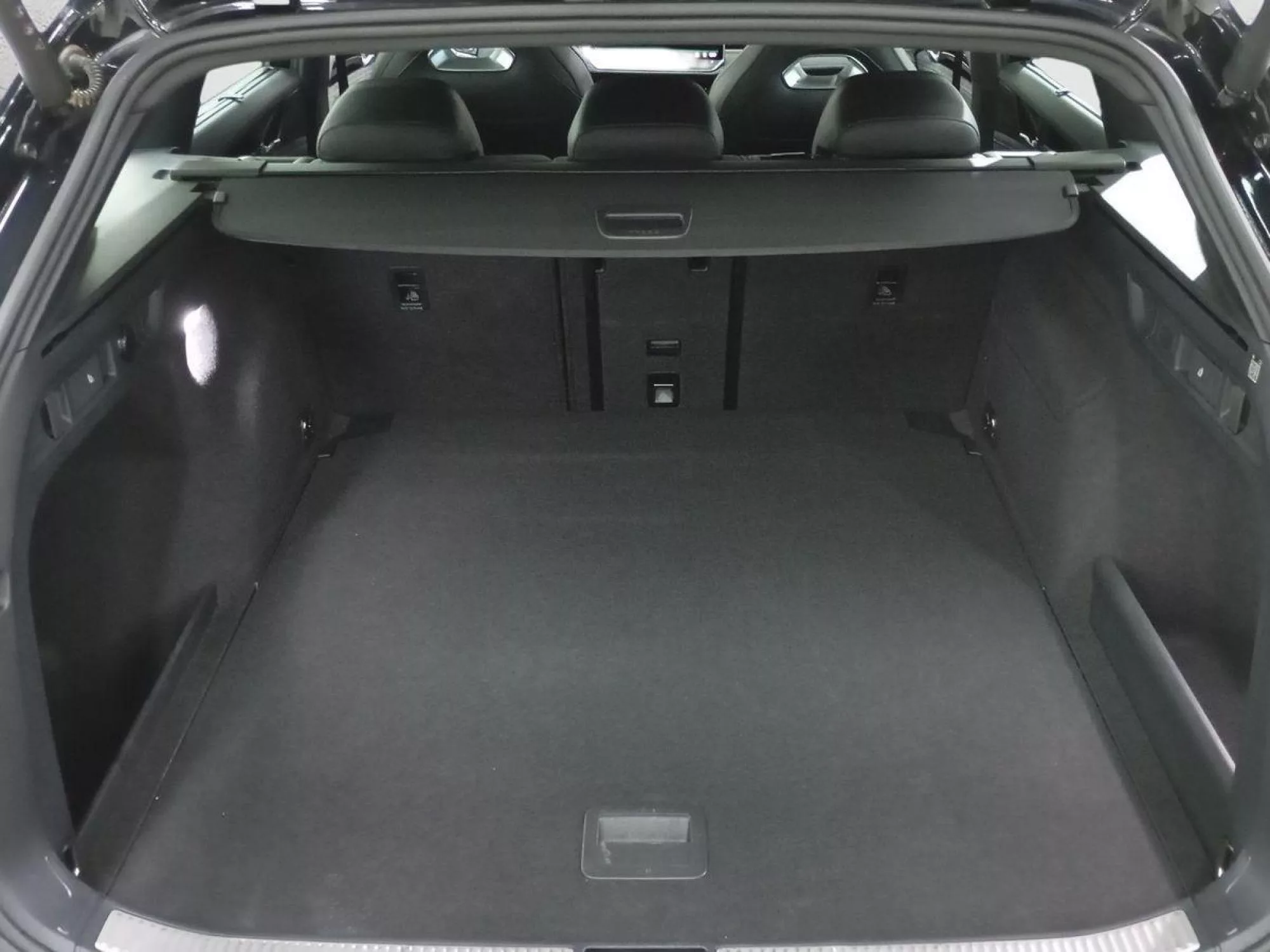 VOLKSWAGEN PASSAT Diesel 2025 segunda-mano Jaén