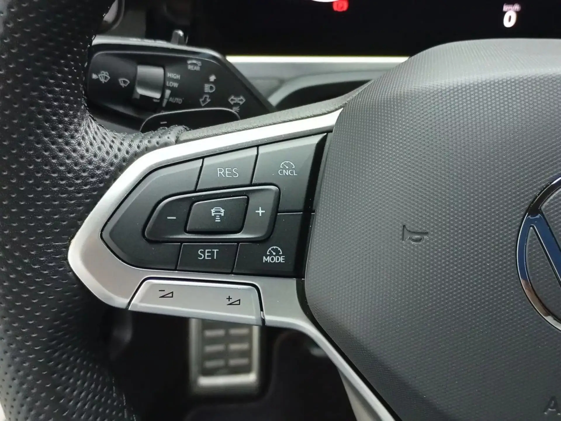 VOLKSWAGEN PASSAT Diesel 2025 segunda-mano Jaén