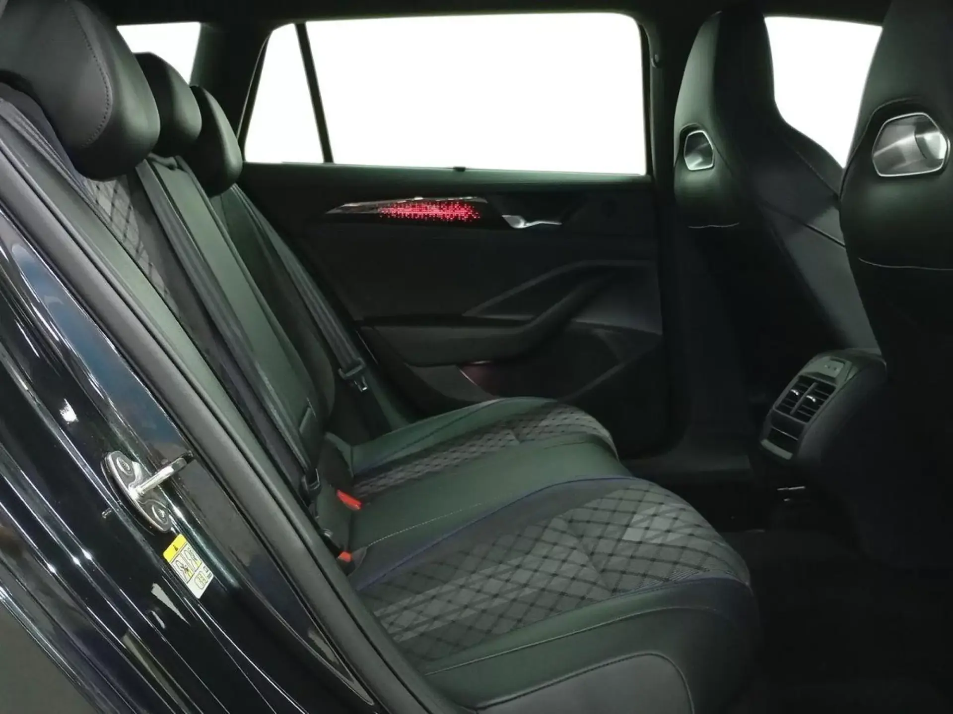 VOLKSWAGEN PASSAT Diesel 2025 segunda-mano Jaén