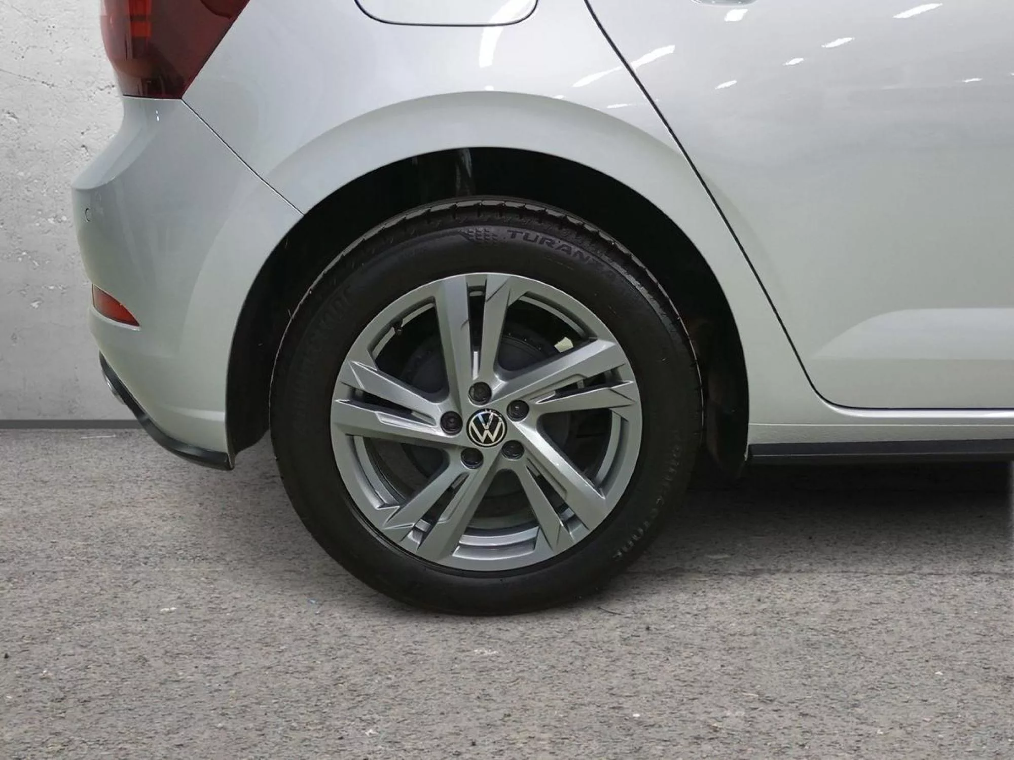 VOLKSWAGEN POLO Gasolina 2024 segunda-mano Jaén