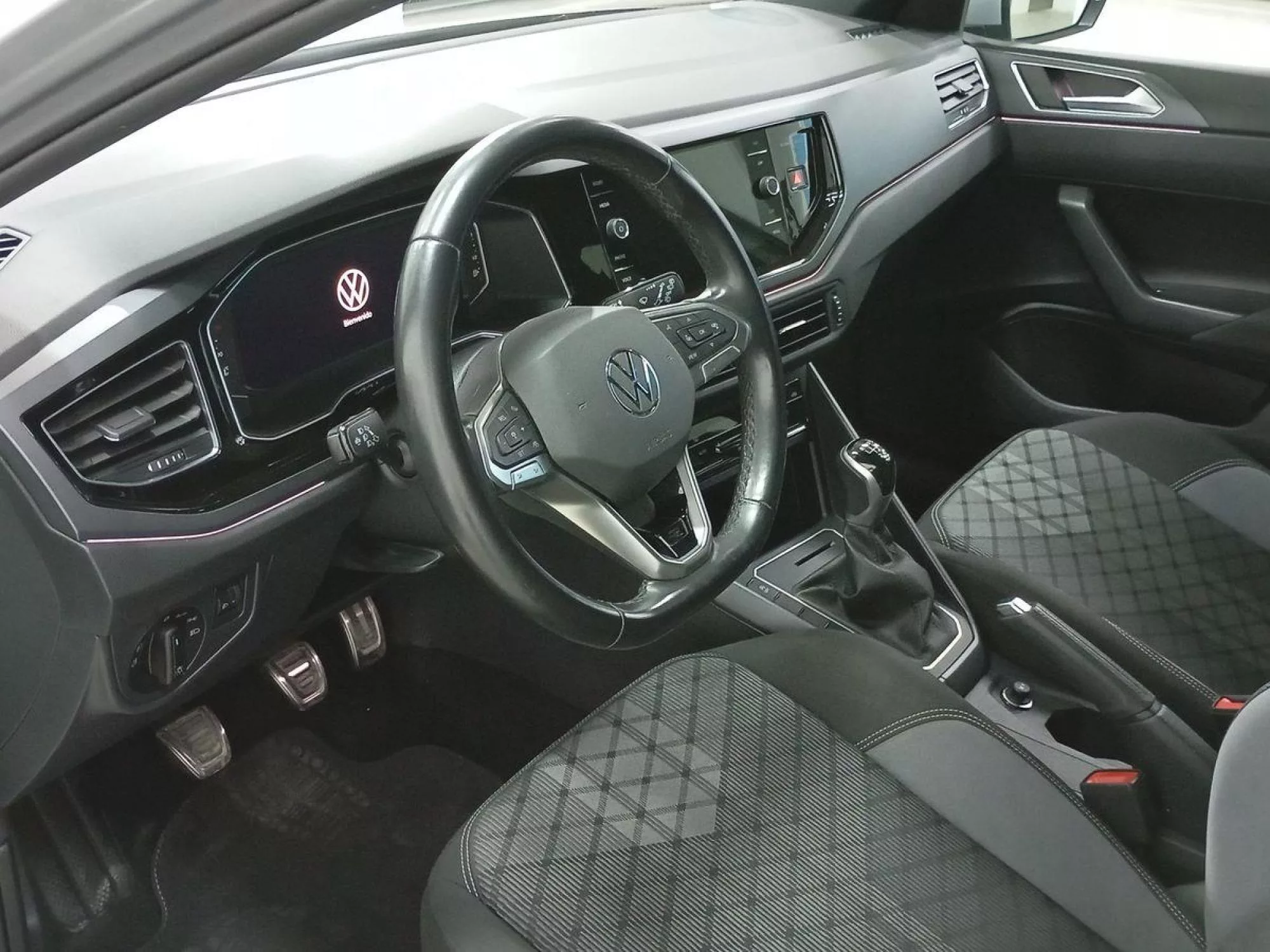 VOLKSWAGEN POLO Gasolina 2024 segunda-mano Jaén