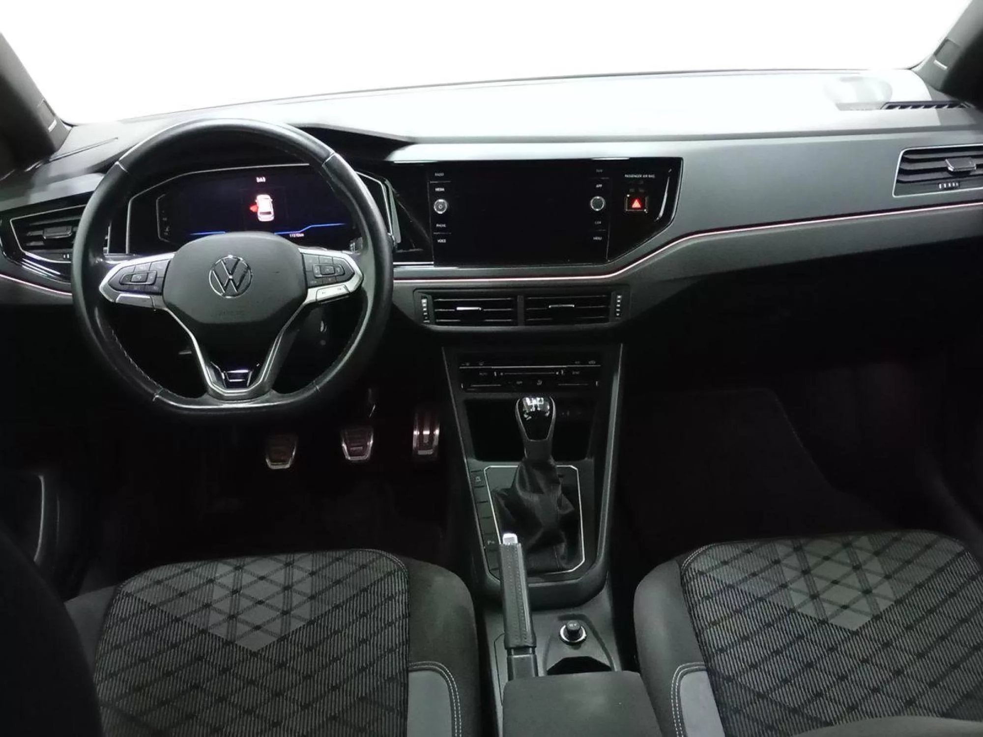 VOLKSWAGEN POLO Gasolina 2024 segunda-mano Jaén