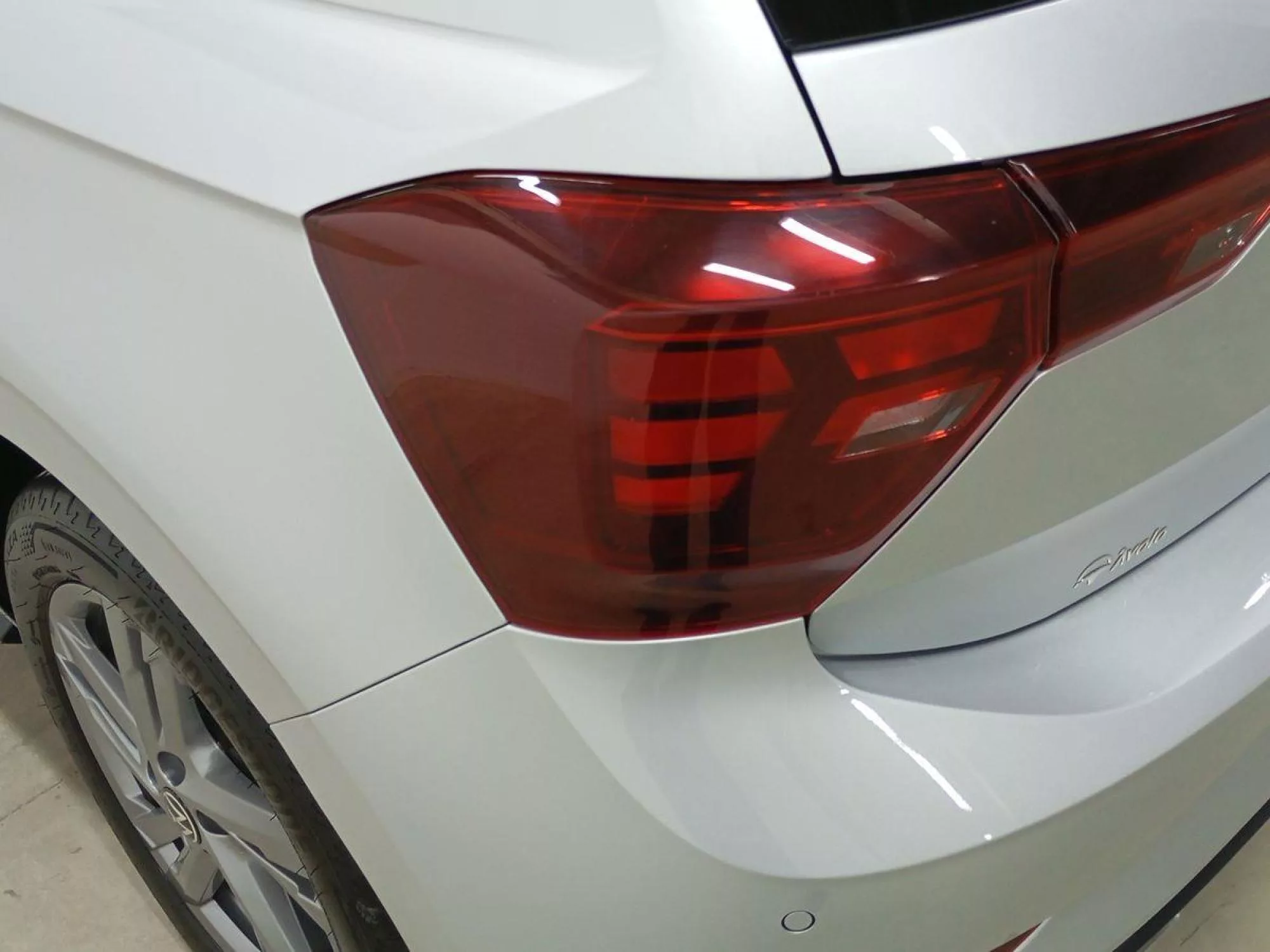 VOLKSWAGEN POLO Gasolina 2024 segunda-mano Jaén