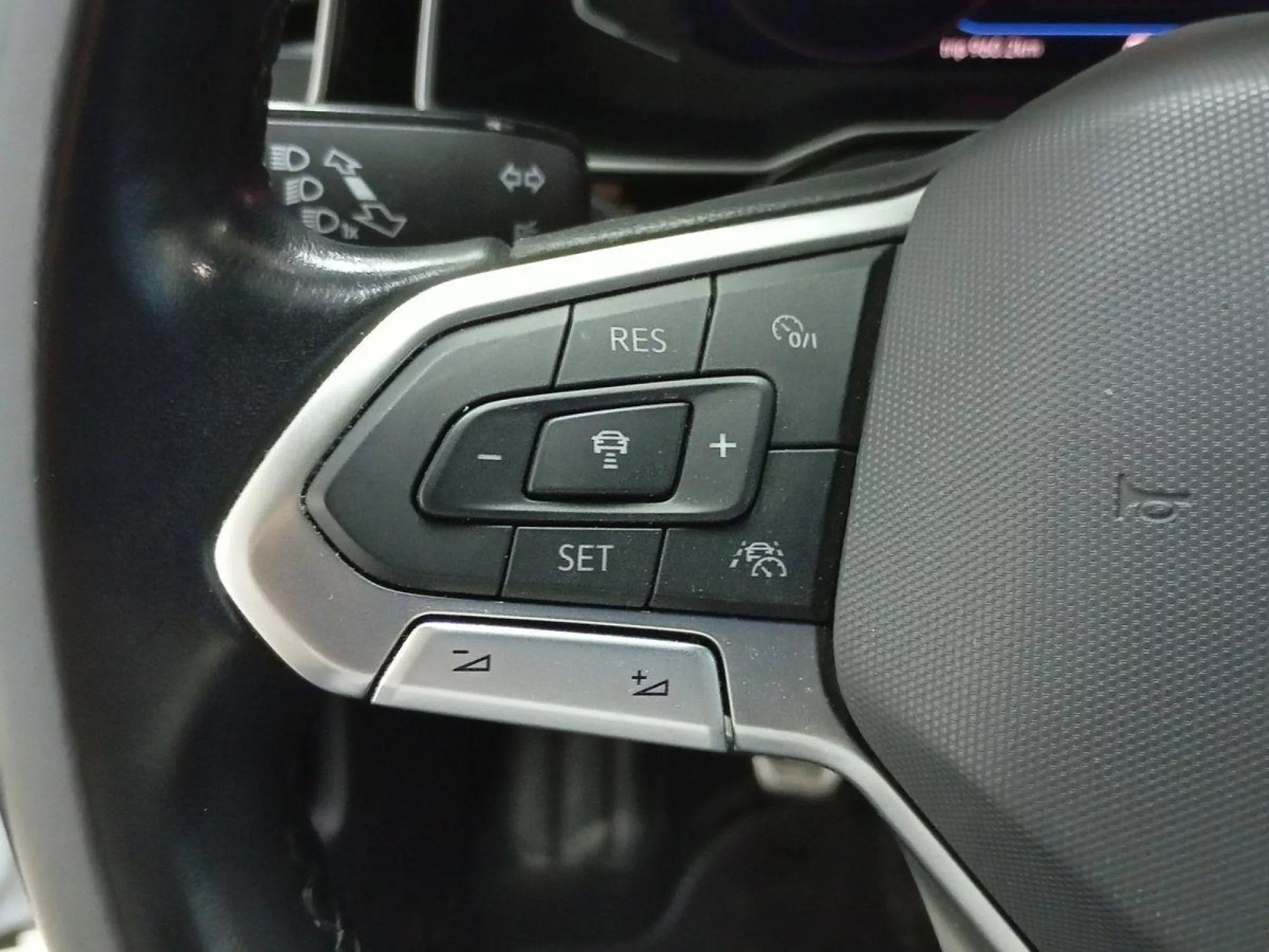 VOLKSWAGEN POLO Gasolina 2024 segunda-mano Jaén