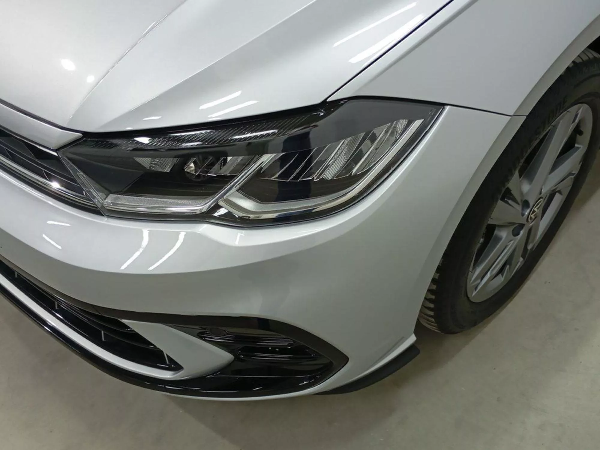 VOLKSWAGEN POLO Gasolina 2024 segunda-mano Jaén