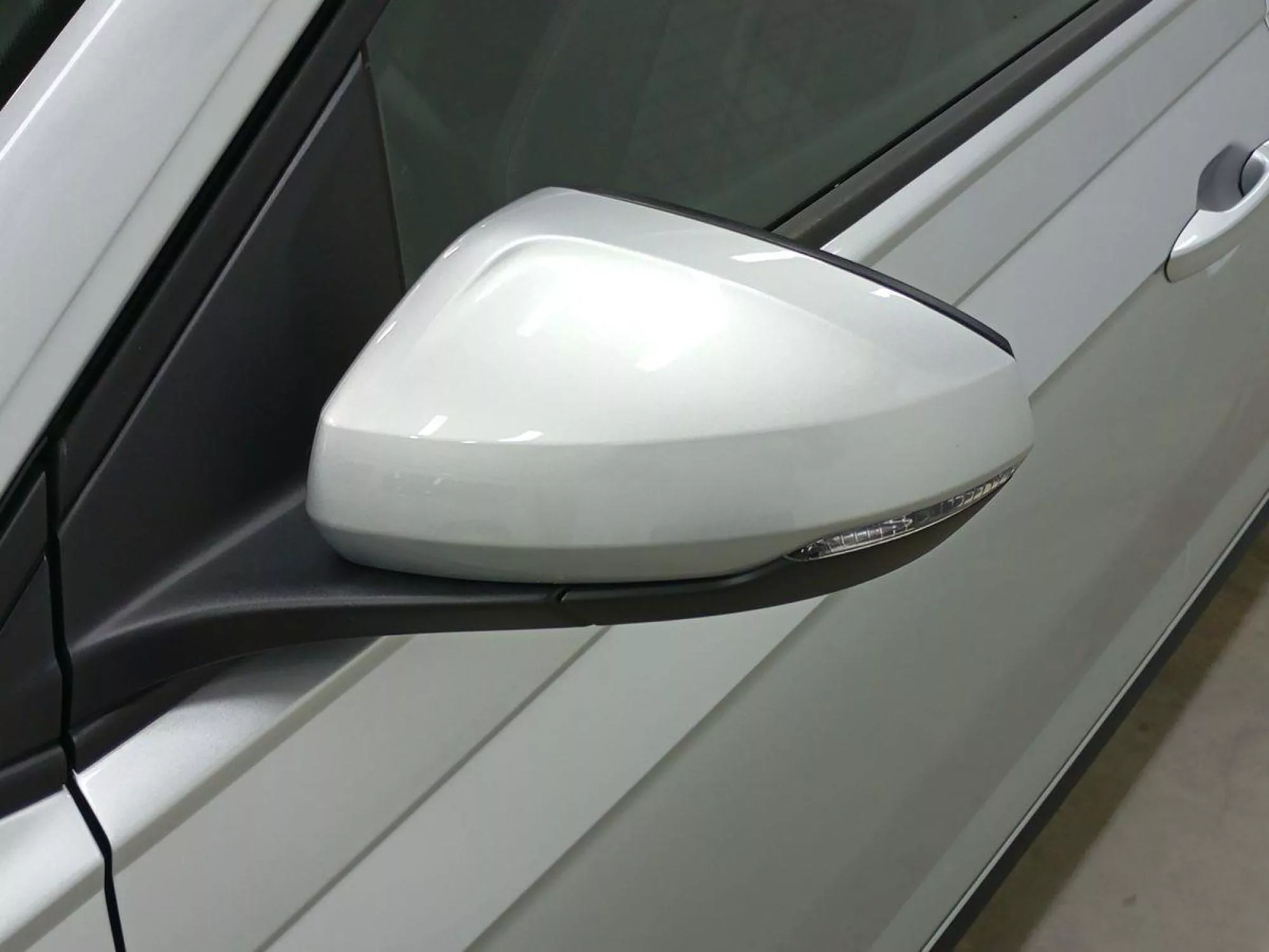 VOLKSWAGEN POLO Gasolina 2024 segunda-mano Jaén