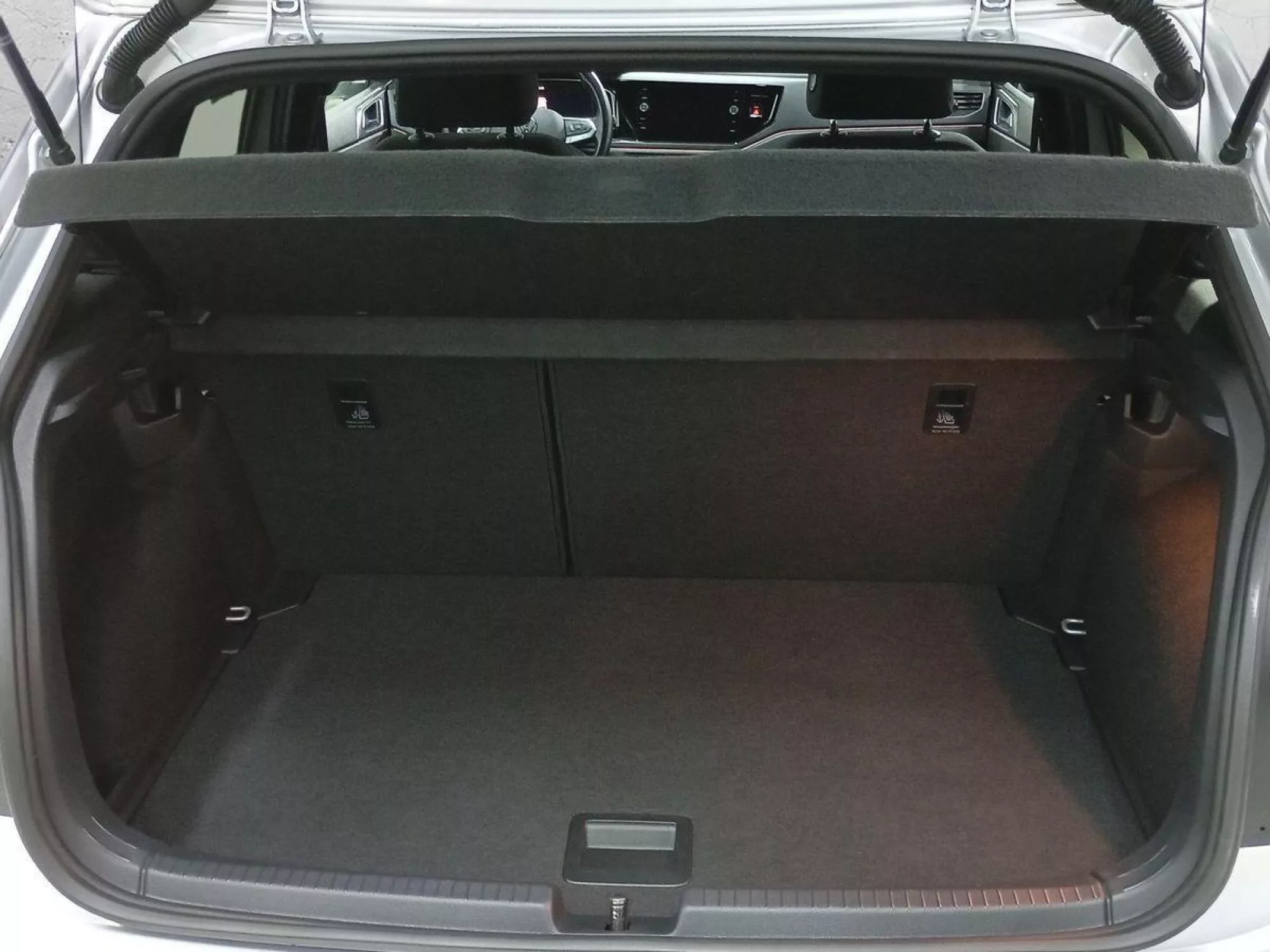 VOLKSWAGEN POLO Gasolina 2024 segunda-mano Jaén