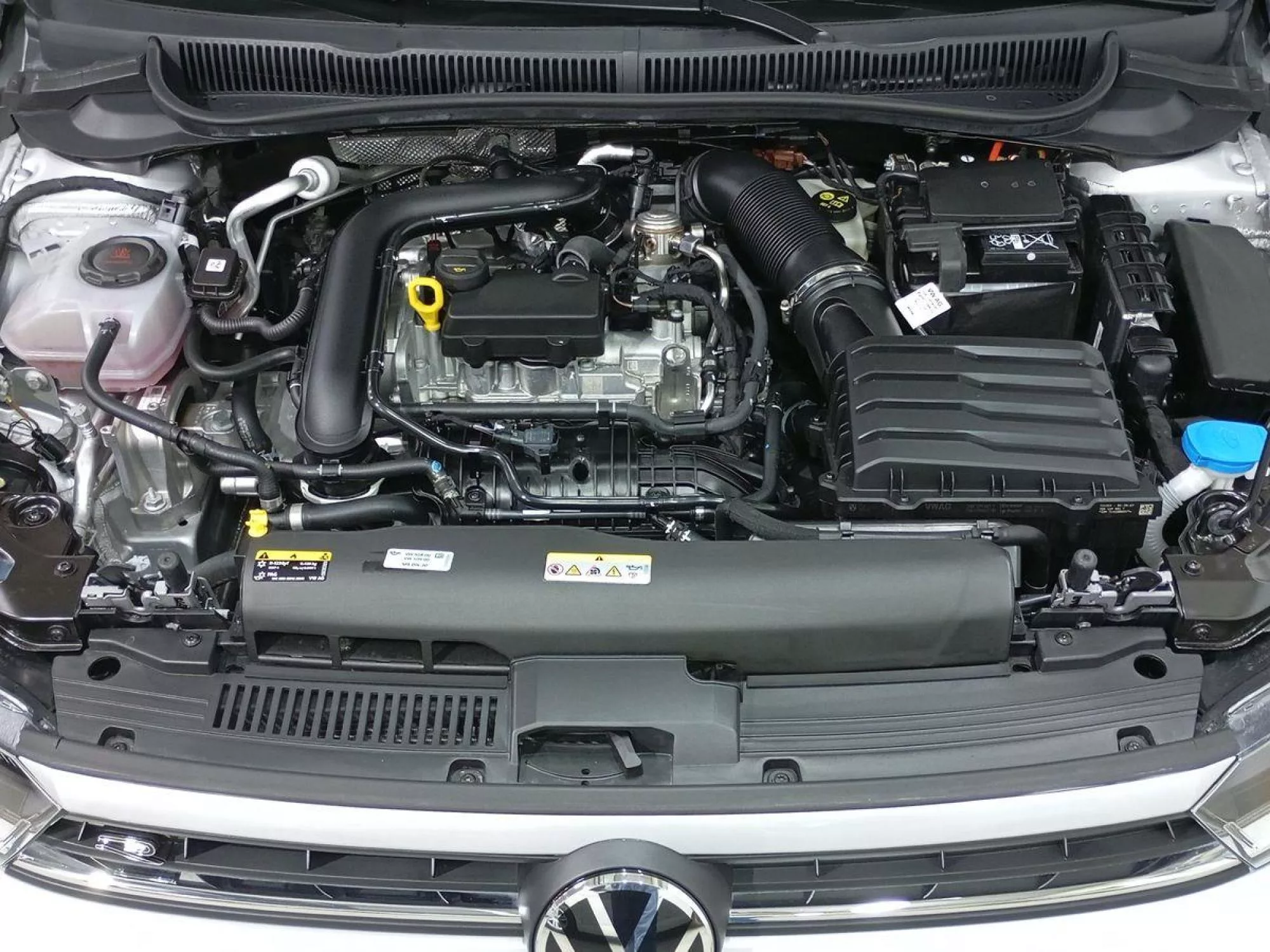 VOLKSWAGEN POLO Gasolina 2024 segunda-mano Jaén