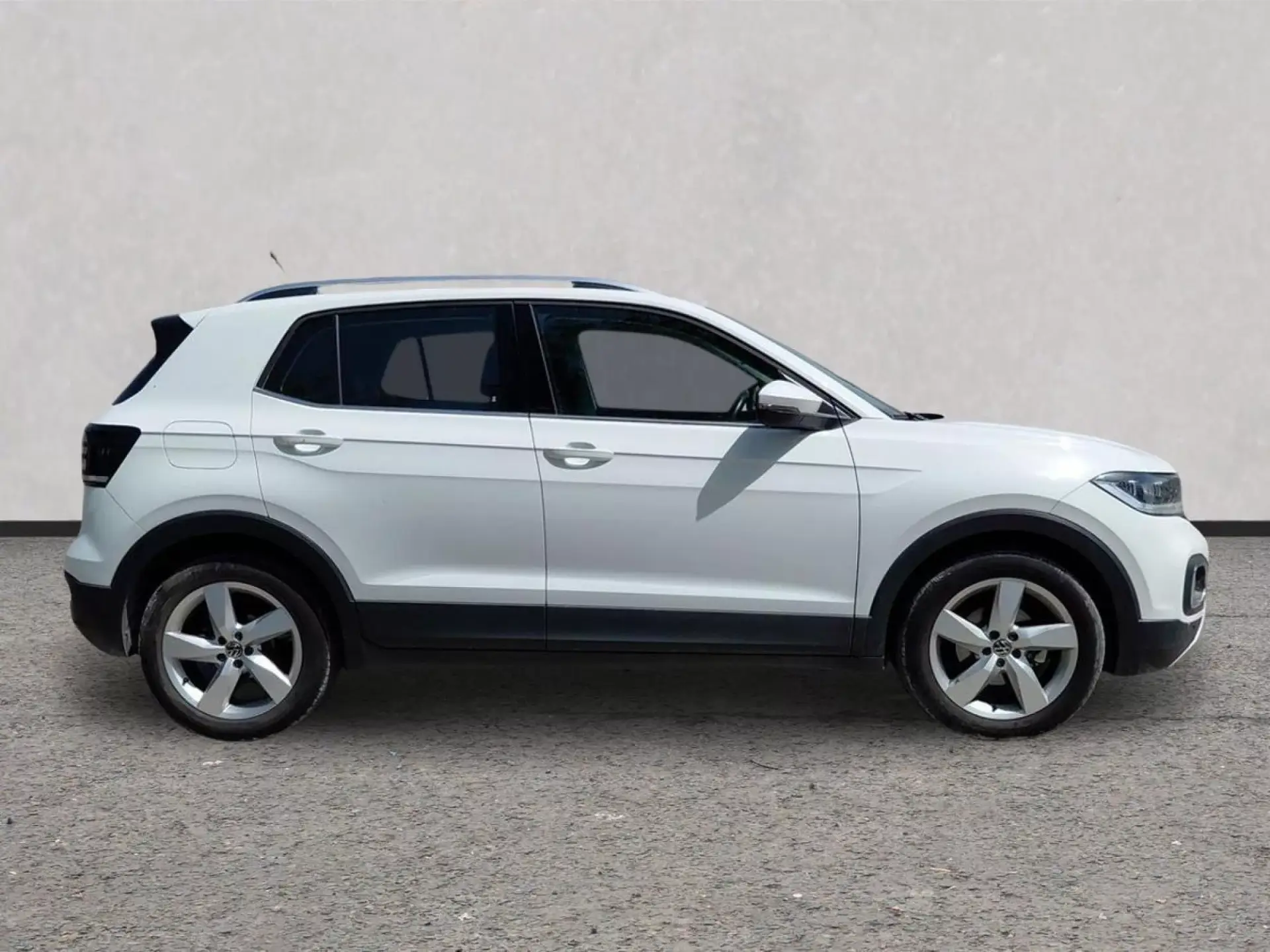 VOLKSWAGEN T-CROSS Gasolina 2022 segunda-mano Jaén