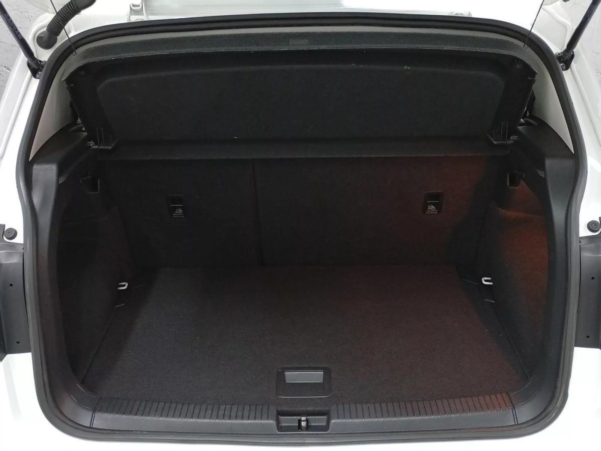 VOLKSWAGEN T-CROSS Gasolina 2022 segunda-mano Jaén