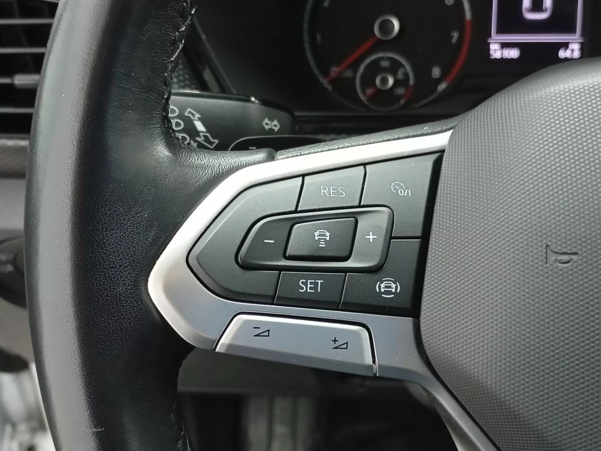 VOLKSWAGEN T-CROSS Gasolina 2022 segunda-mano Jaén