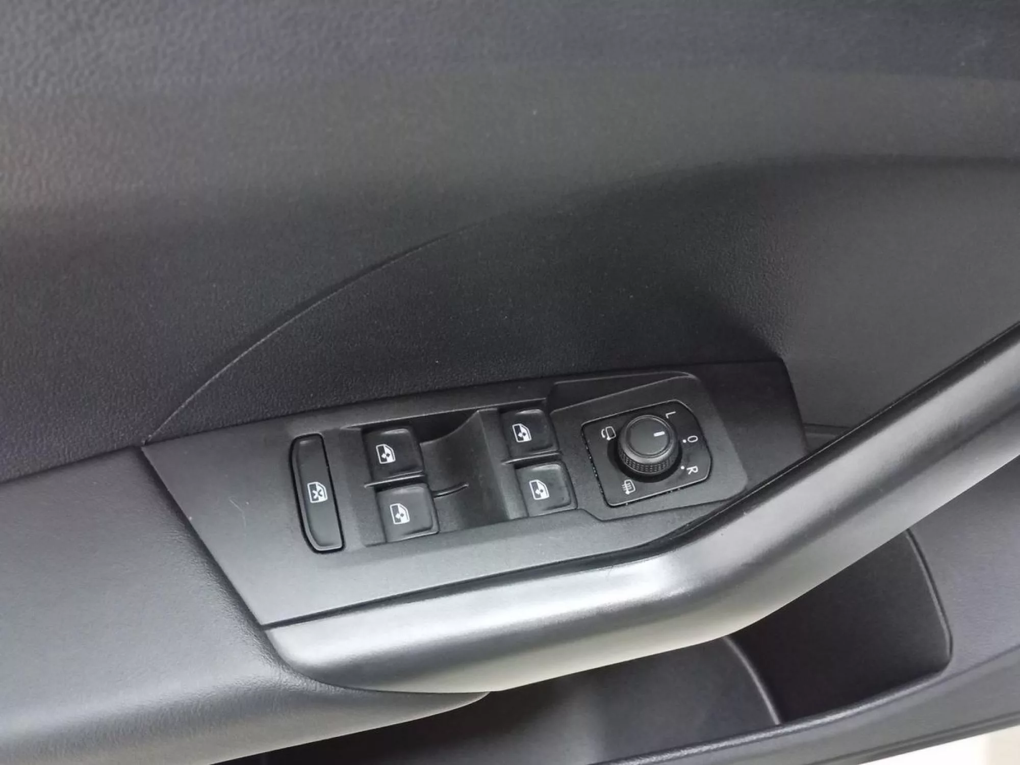VOLKSWAGEN T-CROSS Gasolina 2022 segunda-mano Jaén