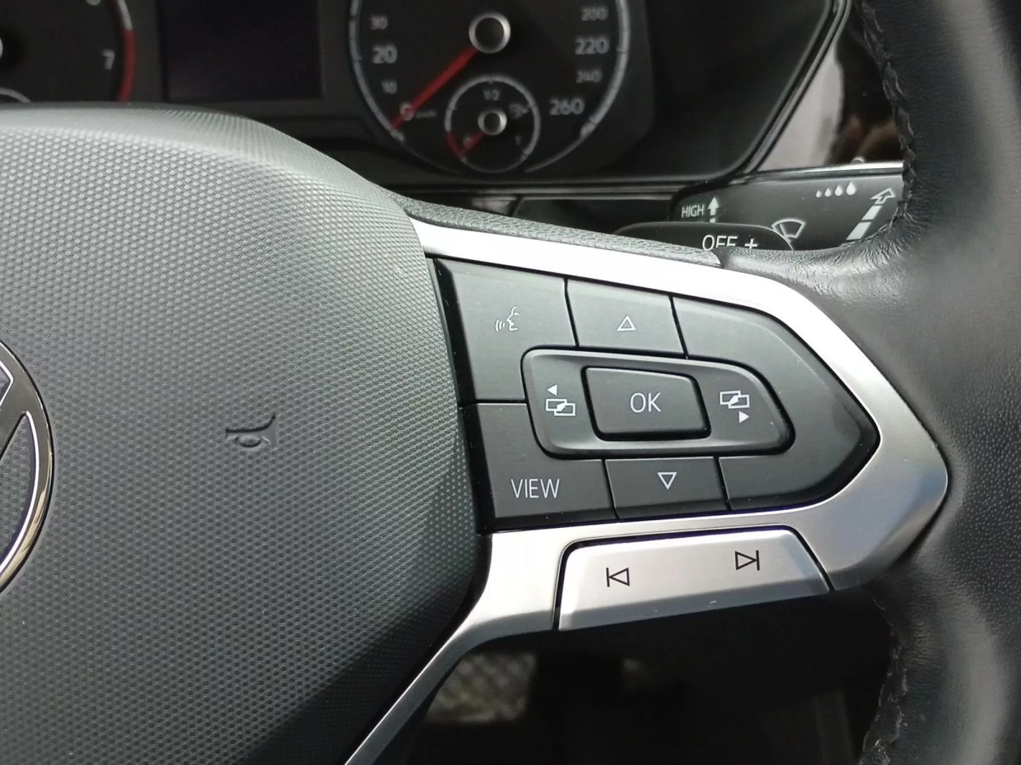 VOLKSWAGEN T-CROSS Gasolina 2022 segunda-mano Jaén
