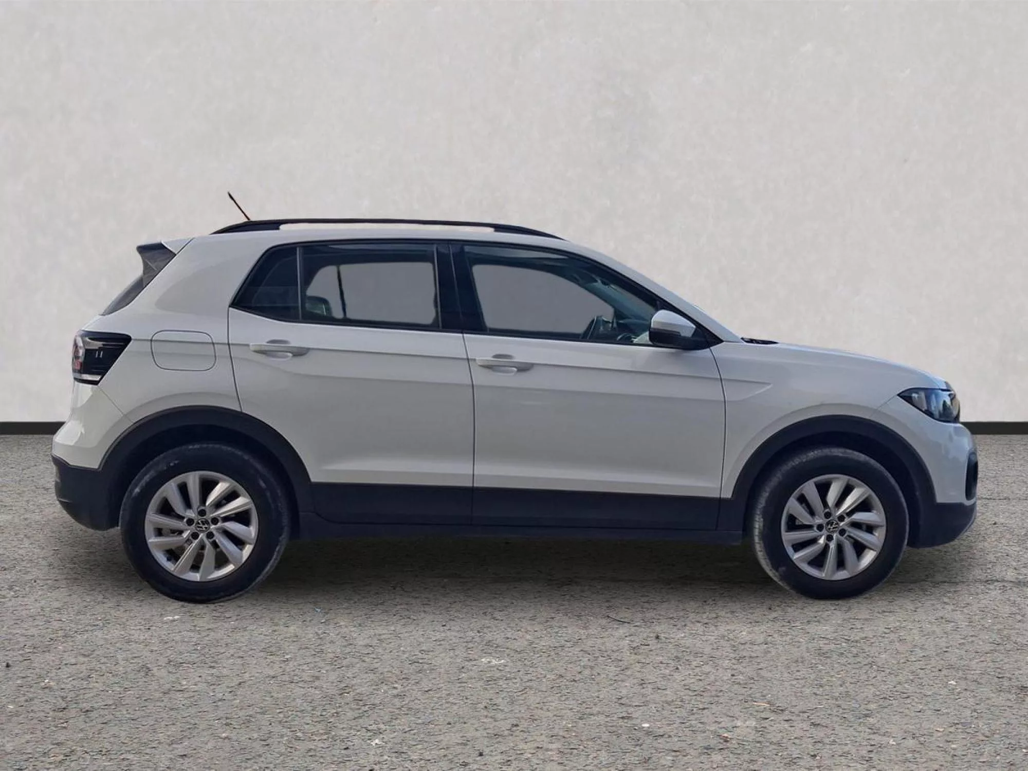 VOLKSWAGEN T-CROSS Gasolina 2023 segunda-mano Jaén