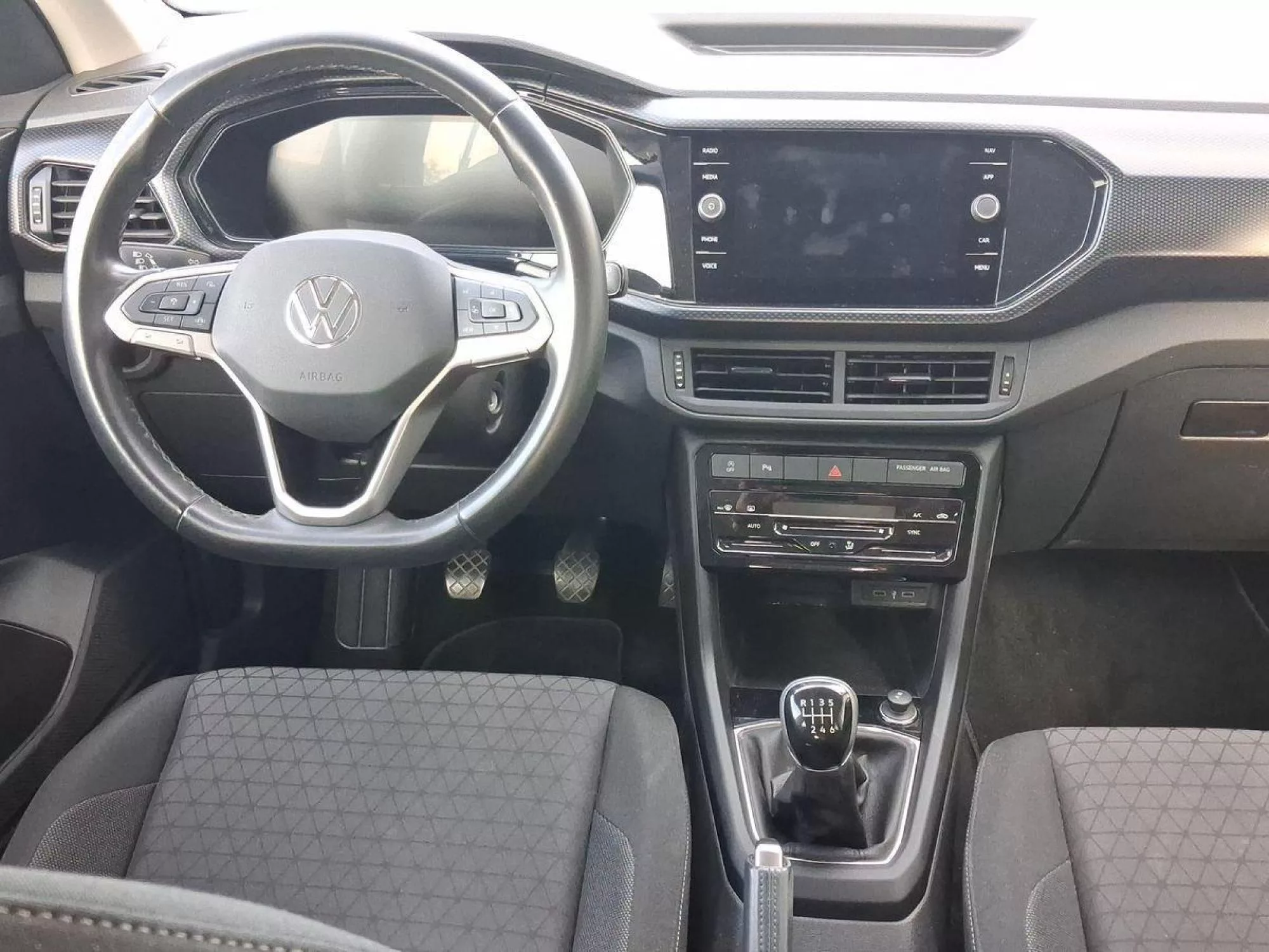 VOLKSWAGEN T-CROSS Gasolina 2023 segunda-mano Jaén